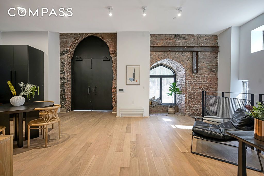 198 St Nicholas Avenue 1S, Bushwick, Brooklyn, New York - 3 Bedrooms  
2.5 Bathrooms  
6 Rooms - 