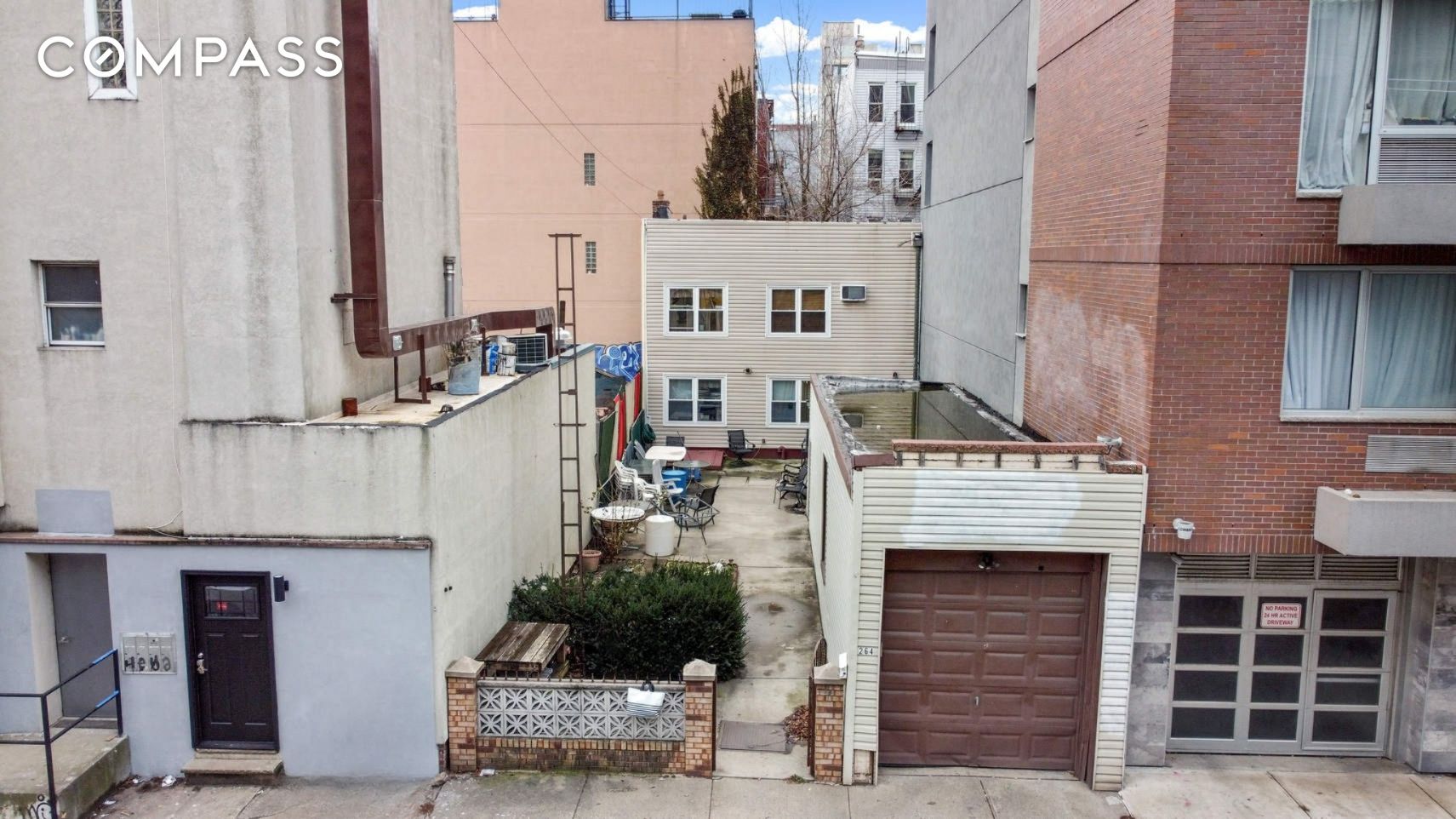 264 North 9th Street, Williamsburg, Brooklyn, New York - 5 Bedrooms  
2 Bathrooms  
11 Rooms - 