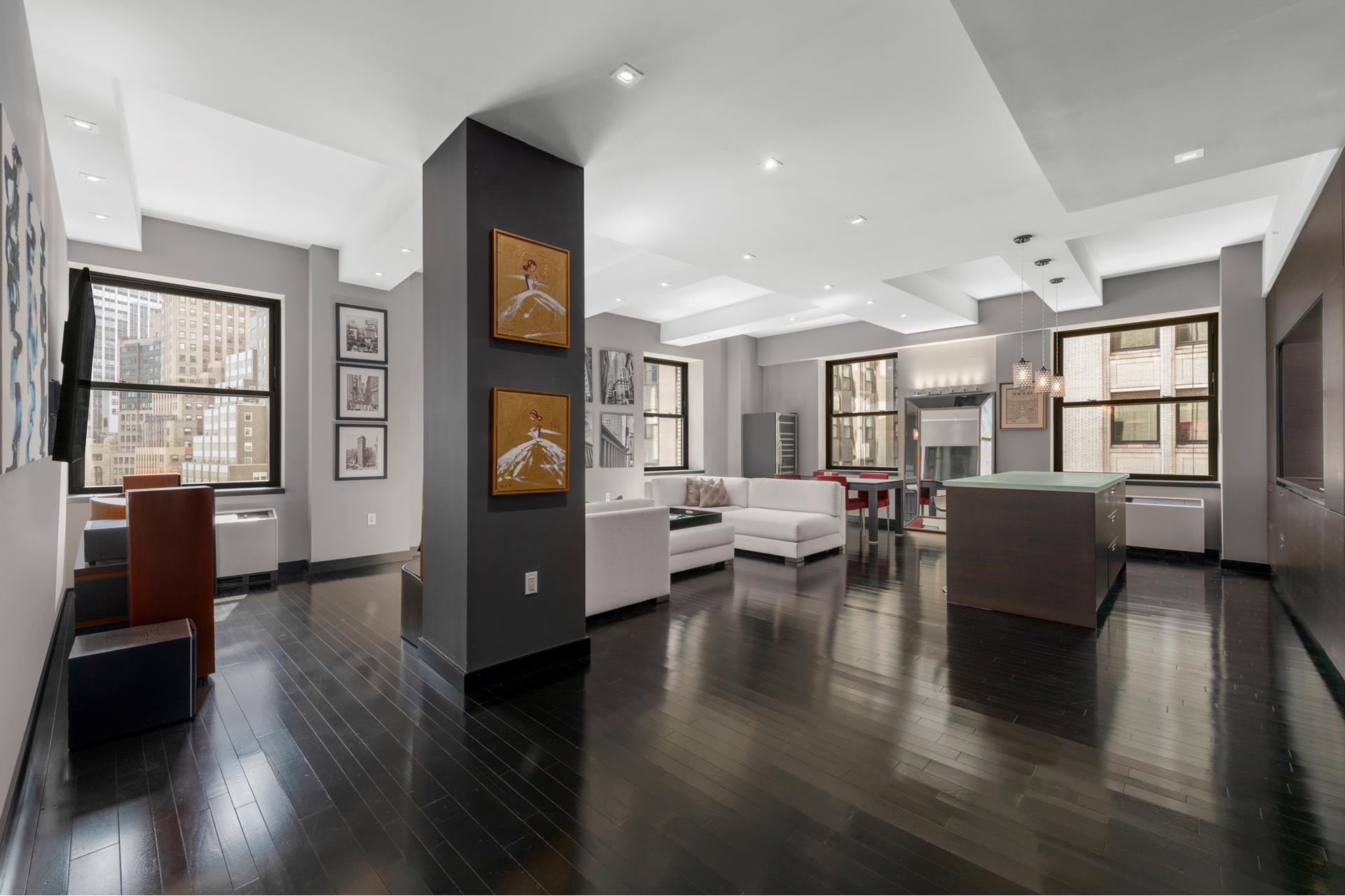 20 Pine Street 2006, Financial District, Downtown, NYC - 3 Bedrooms  
2 Bathrooms  
6 Rooms - 