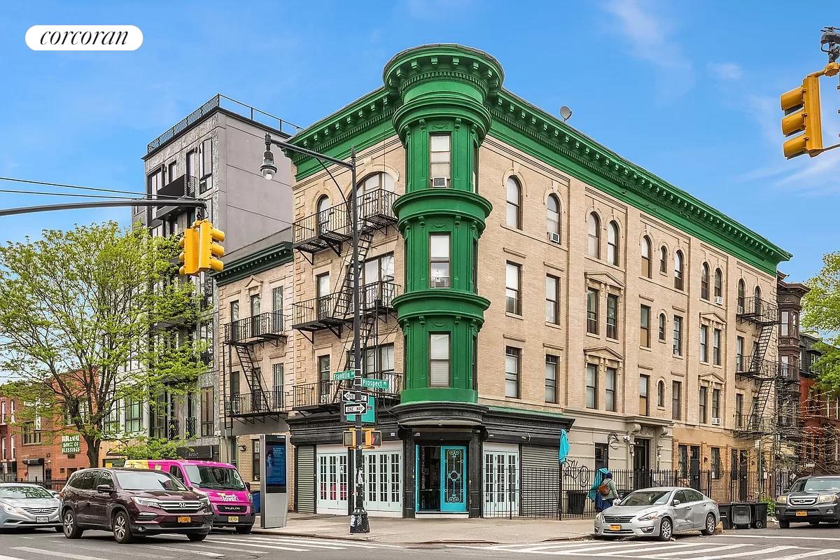 685 Franklin Avenue, Crown Heights, Brooklyn, New York - 18 Bedrooms  
14 Bathrooms  
40 Rooms - 