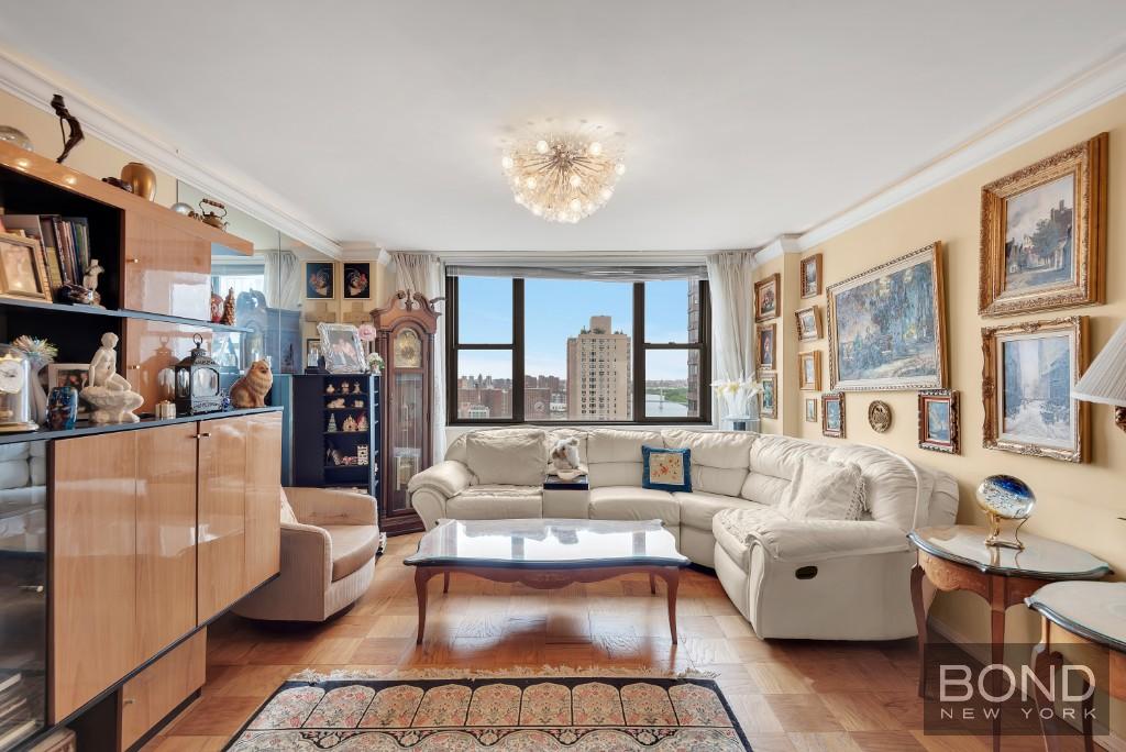 Photo 1 of 444 East 86th Street 27J, Upper East Side, NYC, $725,000, Web #: 1075104710