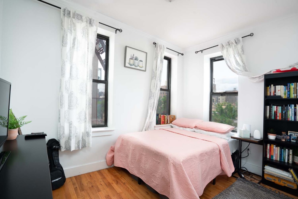 348 East 110th Street 6, East Harlem, Upper Manhattan, NYC - 2 Bedrooms  
1 Bathrooms  
4 Rooms - 