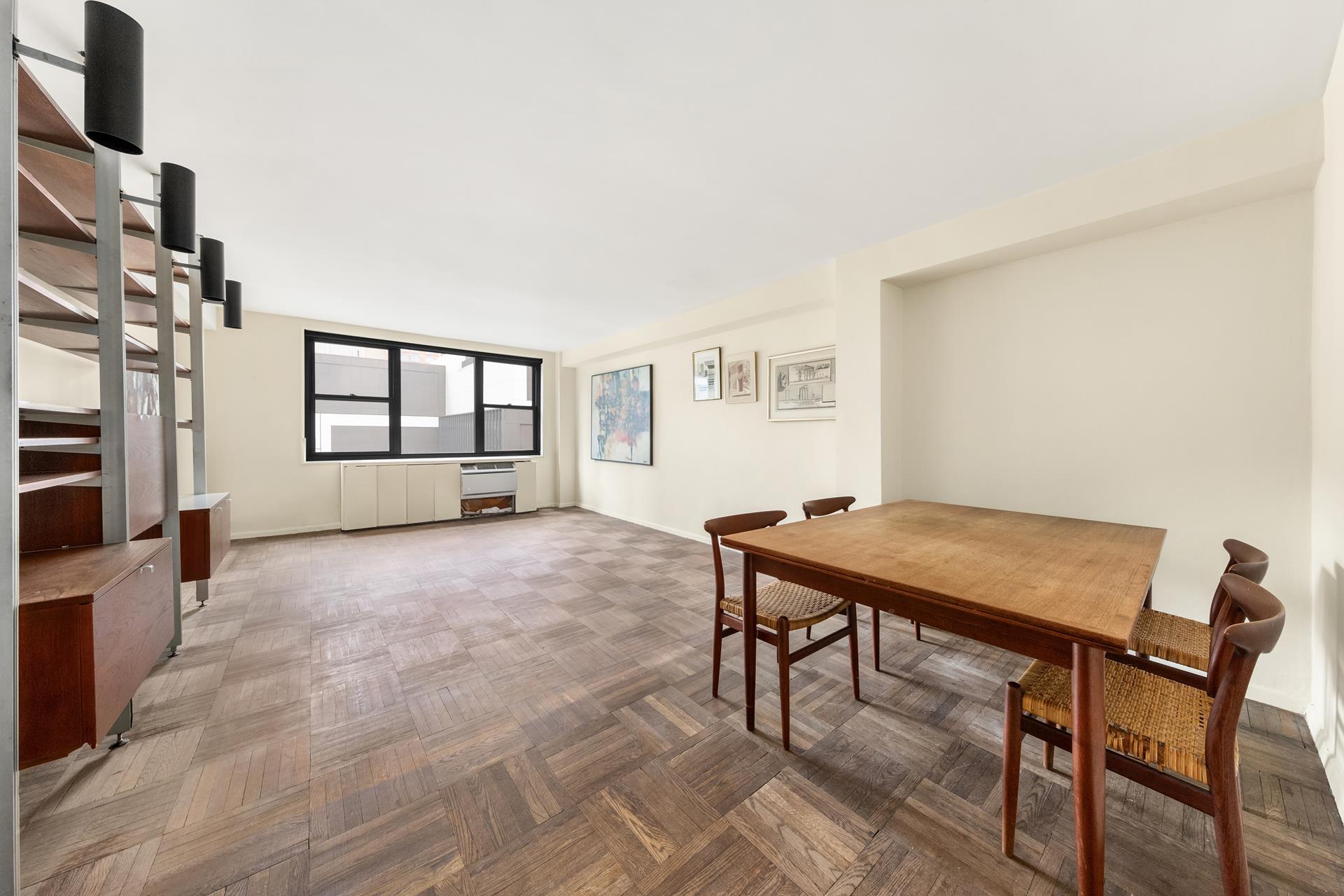 235 East 57th Street 17D, Sutton Place, Midtown East, NYC - 1 Bedrooms  
1 Bathrooms  
3 Rooms - 