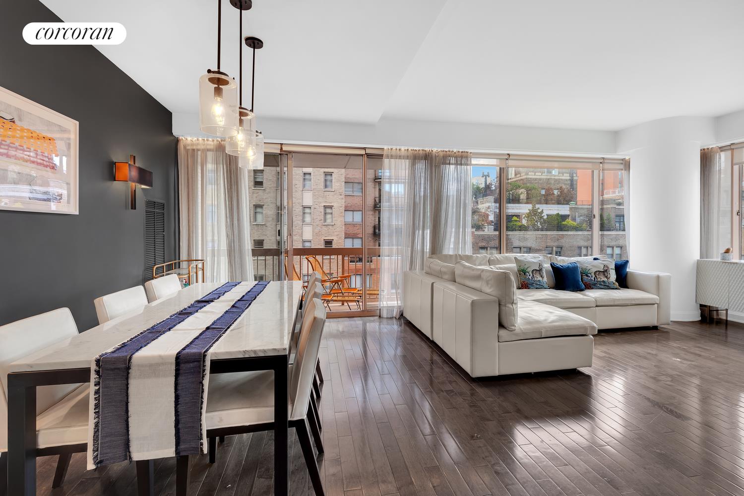 200 East 69th Street 10B, Lenox Hill, Upper East Side, NYC - 2 Bedrooms  
2 Bathrooms  
4 Rooms - 