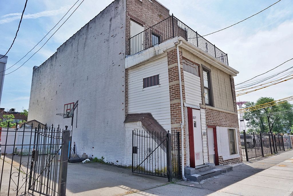 2877 West 20th Street, Coney Island, Brooklyn, New York - 2 Bedrooms  
8 Bathrooms  
18 Rooms - 