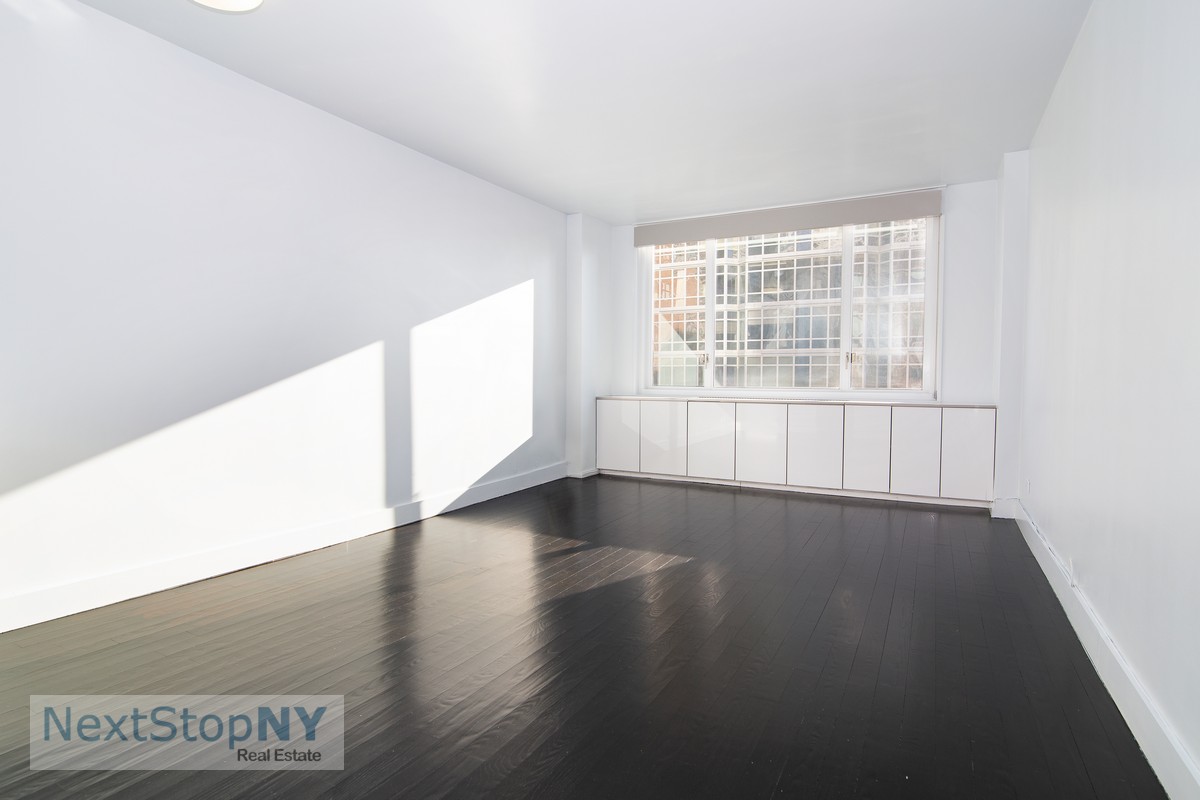 245 East 54th Street 26H, Sutton Place, Midtown East, NYC - 1 Bedrooms  
1 Bathrooms  
3 Rooms - 