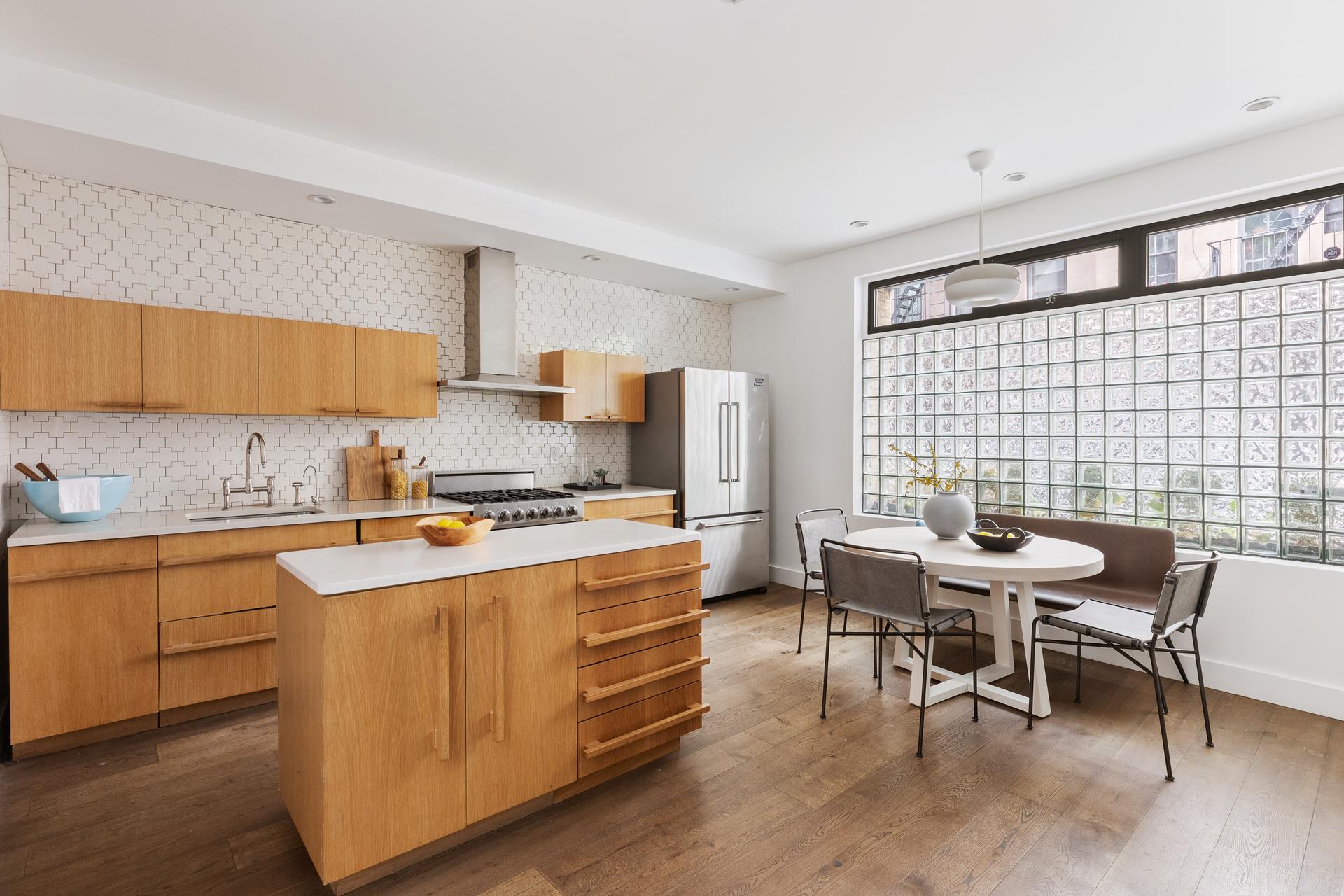 6 Morton Street, West Village, Downtown, NYC - 4 Bedrooms  
2.5 Bathrooms  
7 Rooms - 