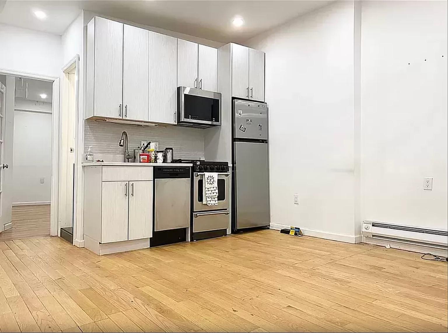 166 East 91st Street 2B, Upper East Side, Upper East Side, NYC - 2 Bedrooms  
1 Bathrooms  
4 Rooms - 