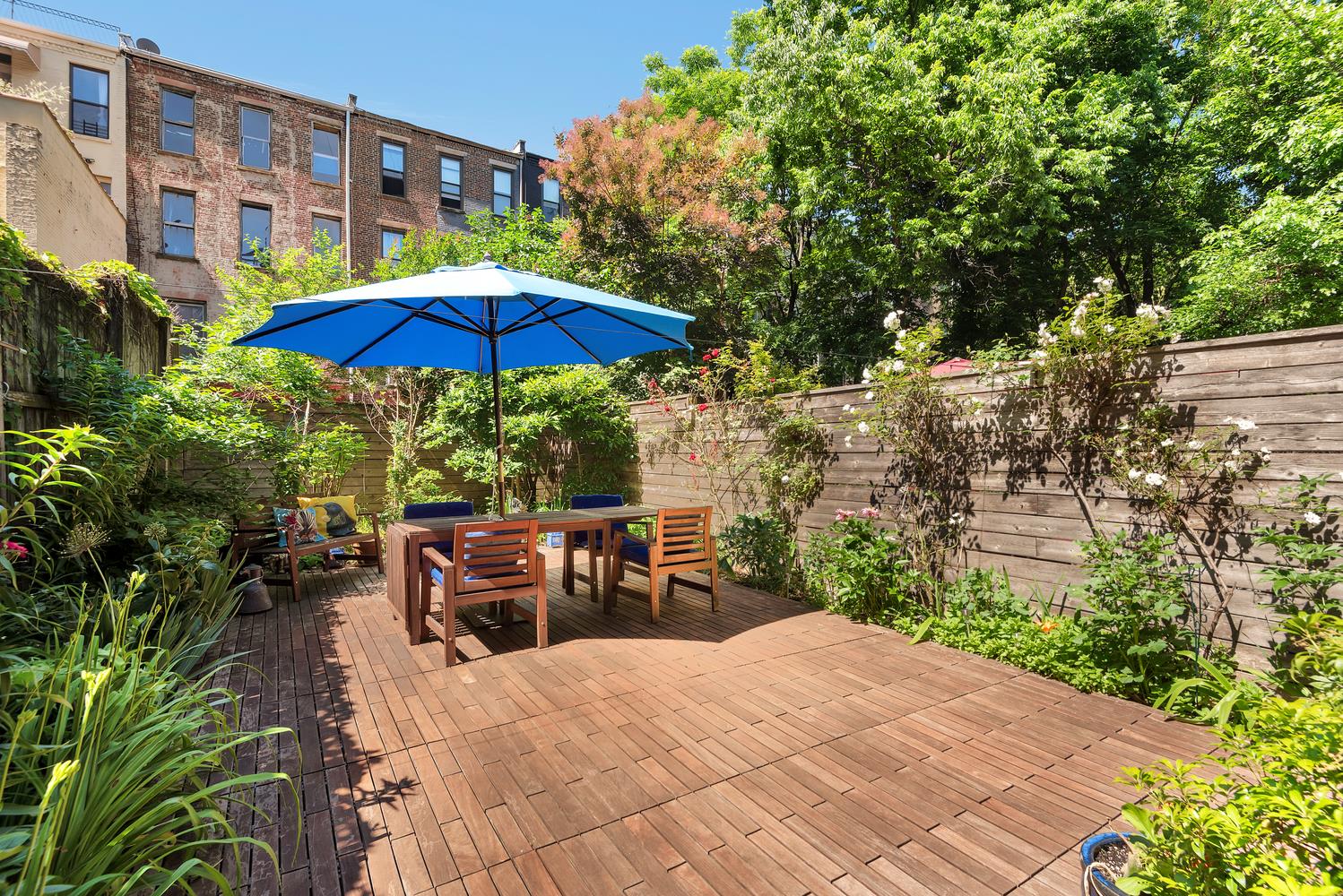 108 West 131st Street, Central Harlem, Upper Manhattan, NYC - 6 Bedrooms  
6.5 Bathrooms  
10 Rooms - 