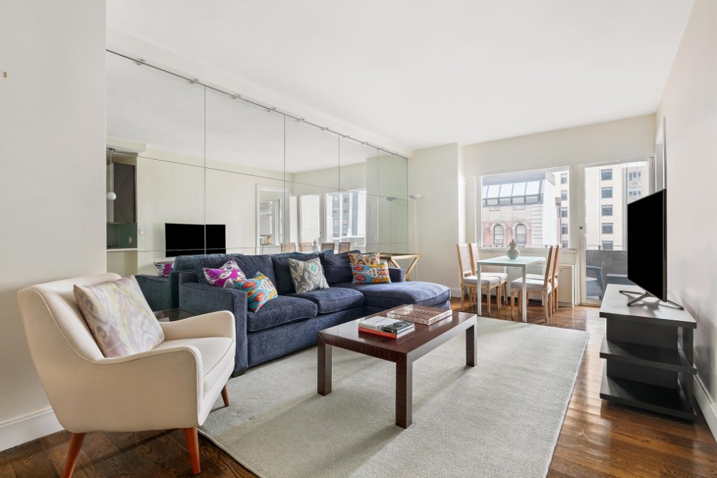 58 West 58th Street 11A, Midtown West, Midtown West, NYC - 2 Bedrooms  
2 Bathrooms  
3 Rooms - 