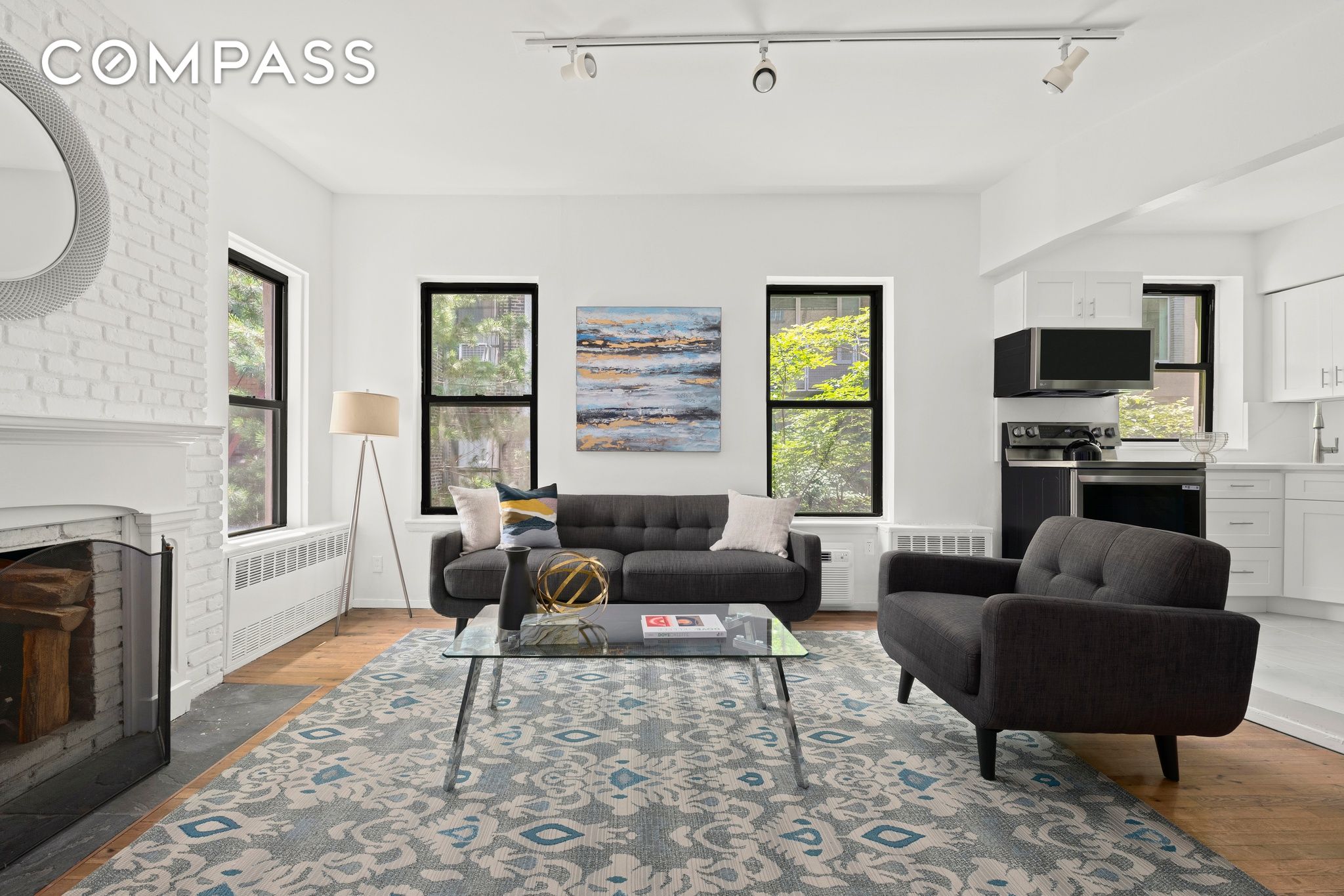 234 East 35th Street 3, Murray Hill, Midtown East, NYC - 2 Bedrooms  
1 Bathrooms  
5 Rooms - 