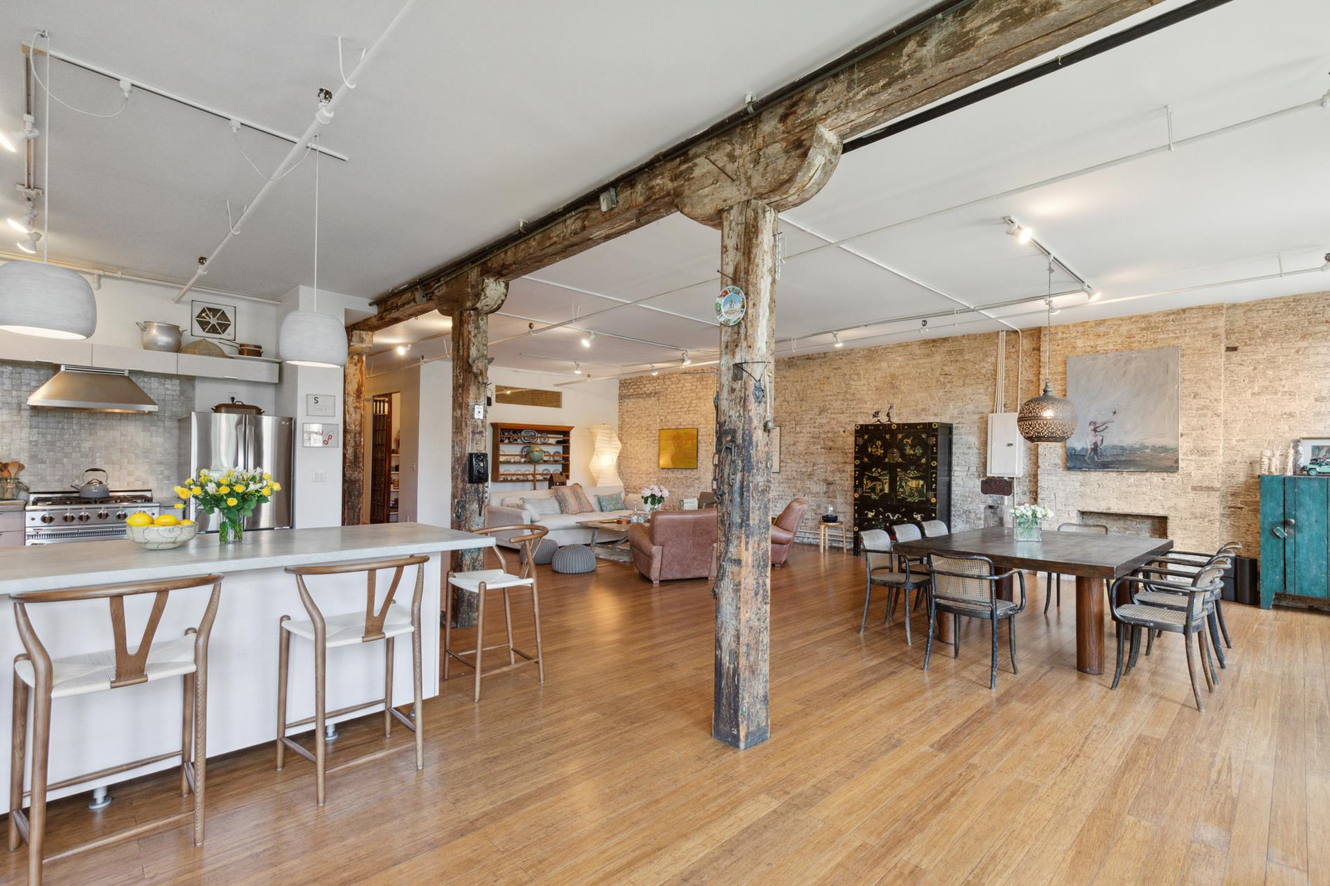 430 East 10th Street 3, East Village, Downtown, NYC - 3 Bedrooms  
2 Bathrooms  
7 Rooms - 