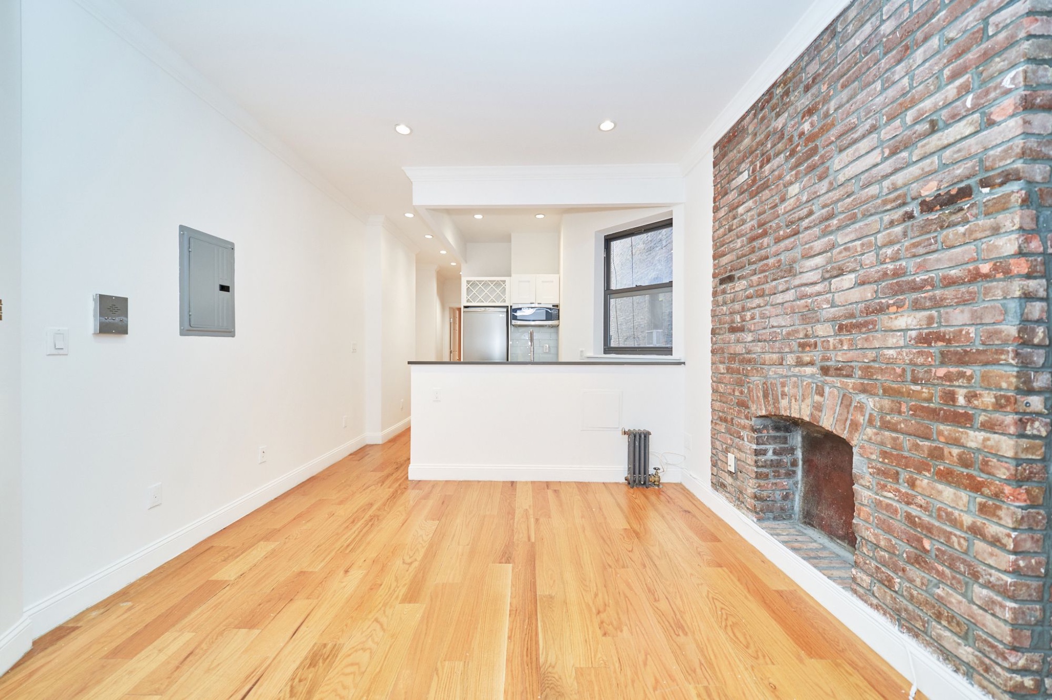 325 East 83rd Street 4D, Upper East Side, Upper East Side, NYC - 2 Bedrooms  
1 Bathrooms  
4 Rooms - 