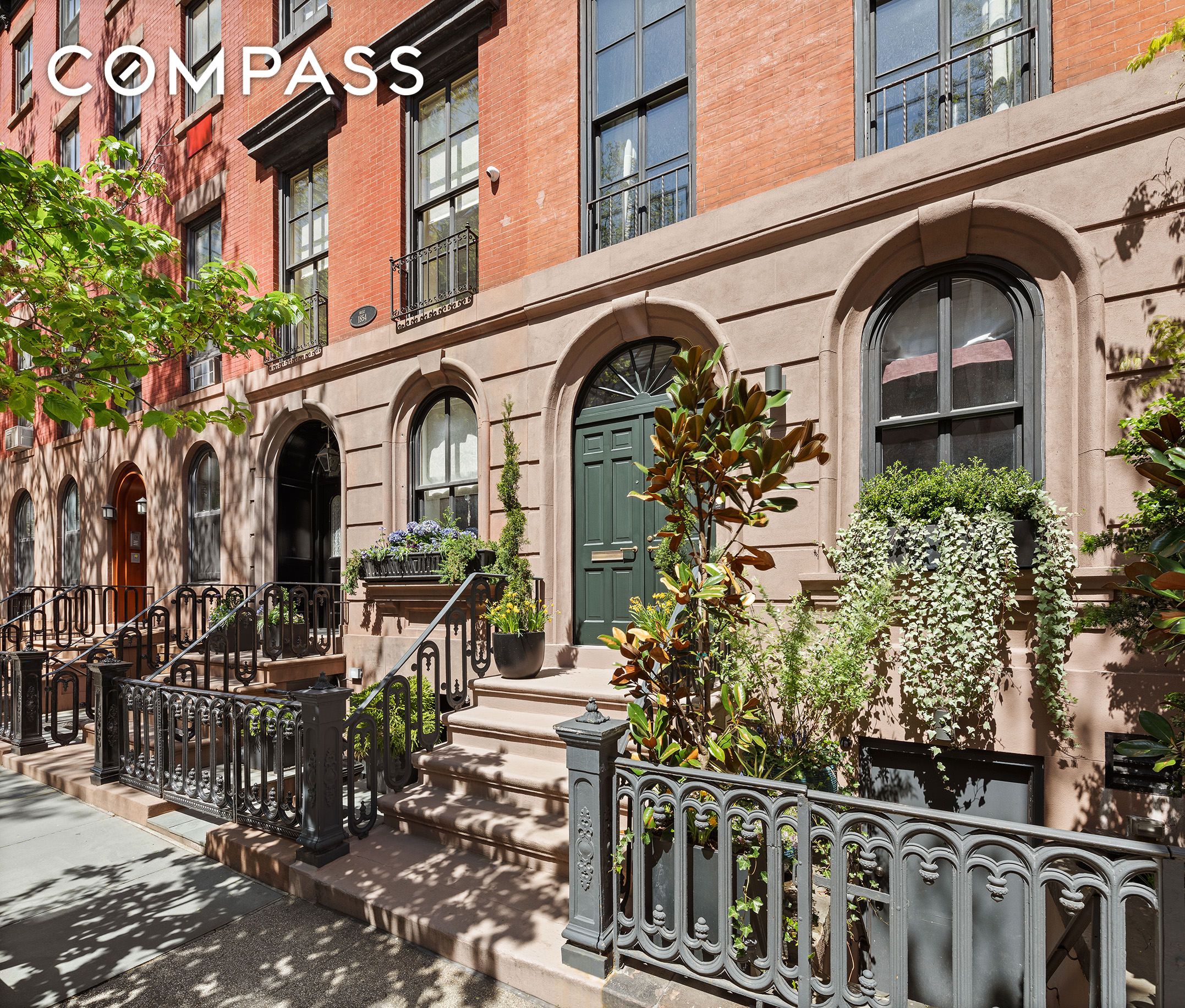 219 East 17th Street, Gramercy Park, Downtown, NYC - 4 Bedrooms  
4 Bathrooms  
11 Rooms - 