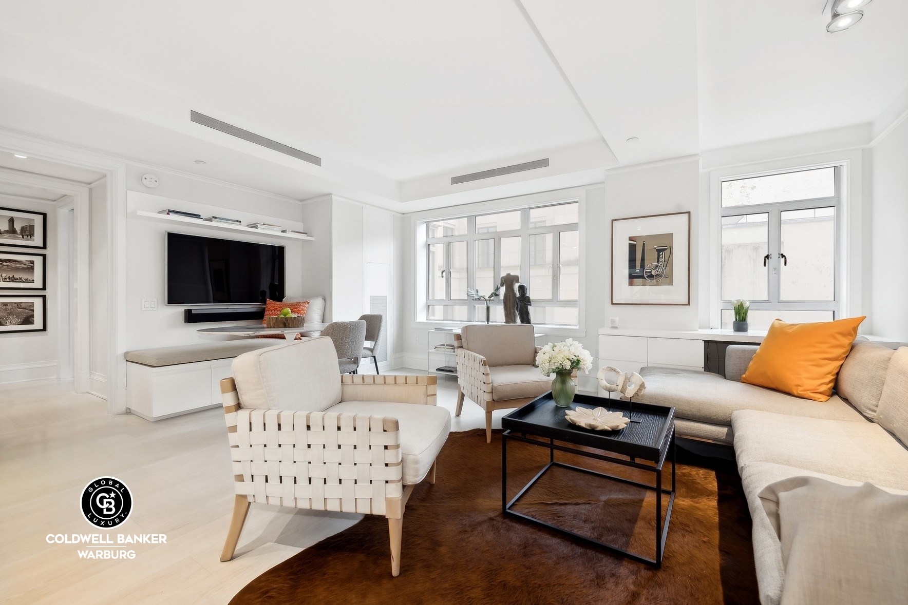 21 East 61st Street 5A, Lenox Hill, Upper East Side, NYC - 2 Bedrooms  
2 Bathrooms  
5 Rooms - 