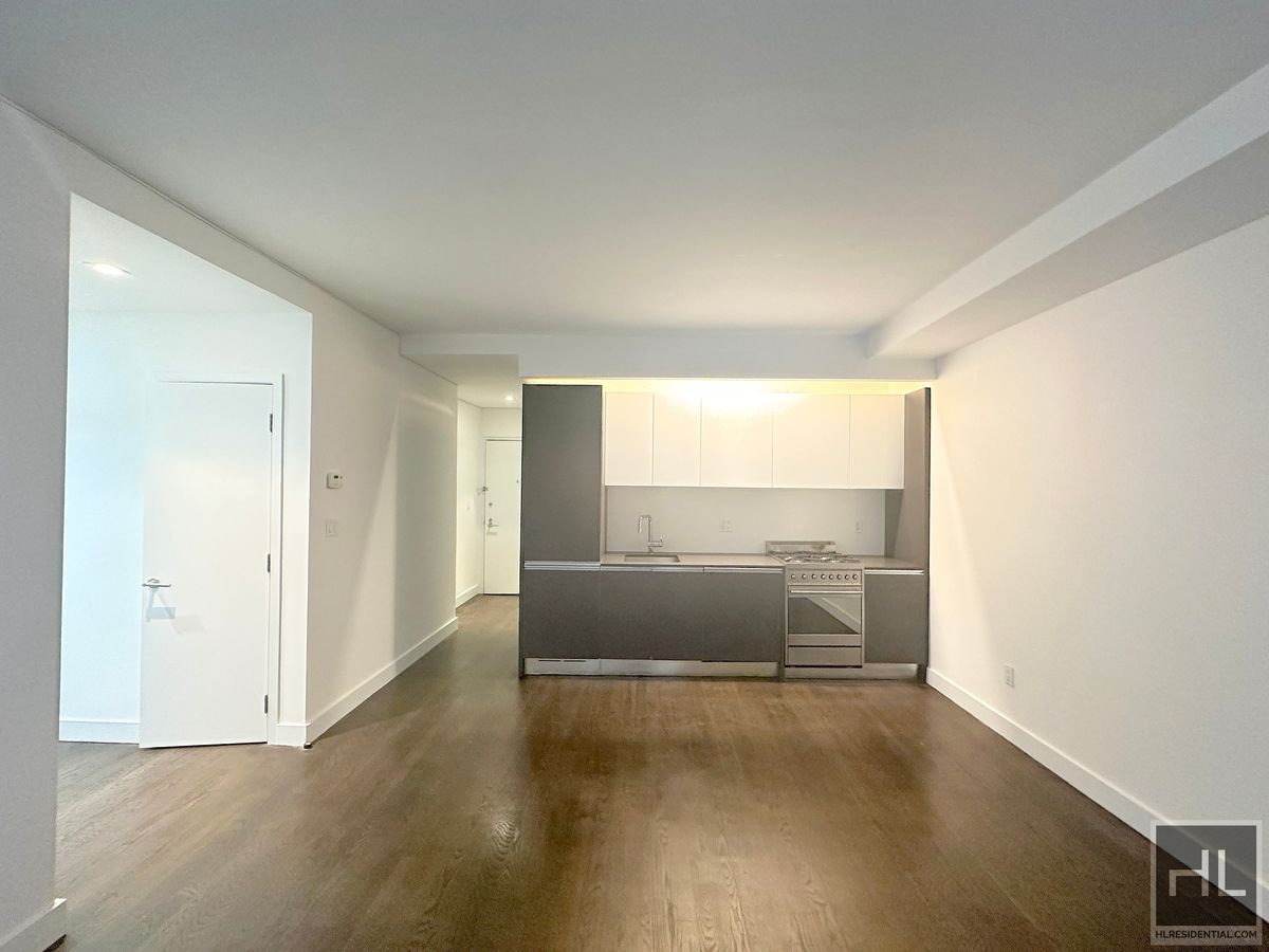 Photo 1 of 666 West End Avenue 22B, Tribeca, NYC, $4,700, Web #: 1076846016