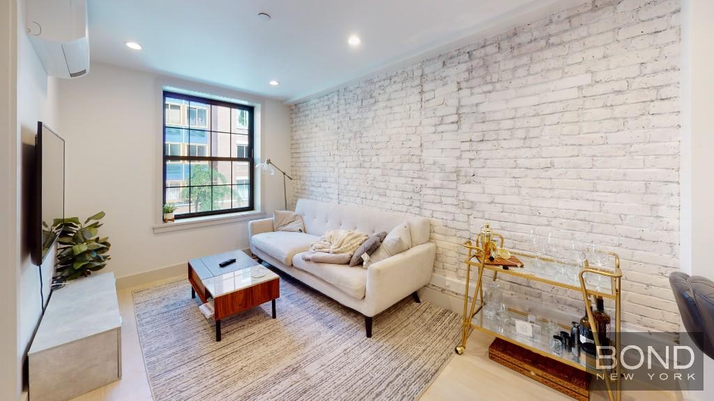 21 Ave B 302, East Village, Downtown, NYC - 2 Bedrooms  
1 Bathrooms  
4 Rooms - 