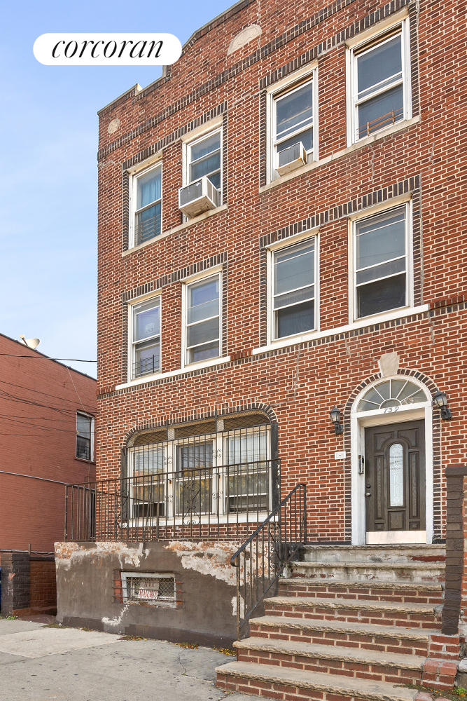 739 Pennsylvania Avenue, East New York, Brooklyn, New York - 11 Bedrooms  
7 Bathrooms  
19 Rooms - 