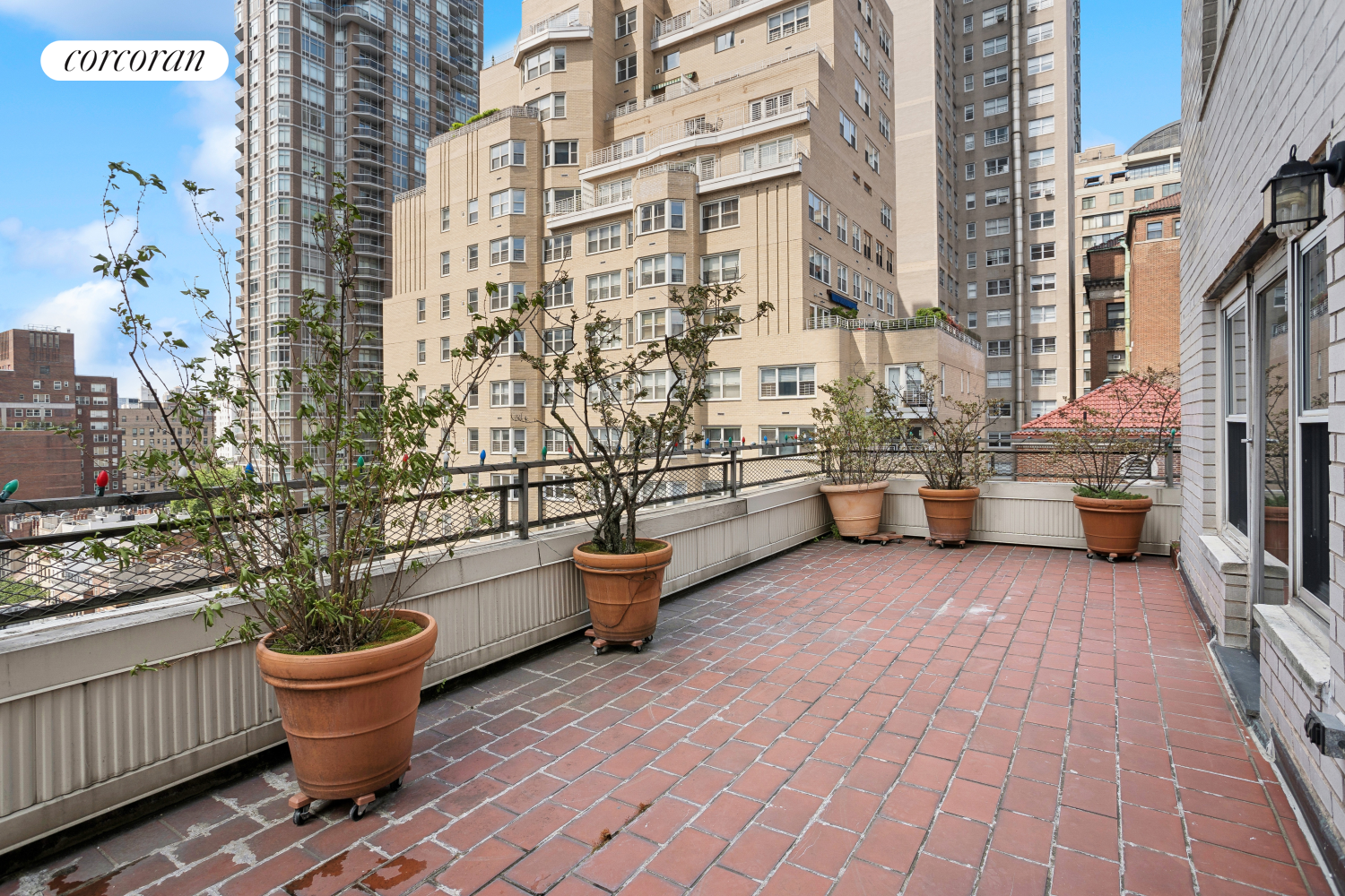 210 East 63rd Street 12A, Lenox Hill, Upper East Side, NYC - 1 Bedrooms  
1.5 Bathrooms  
4 Rooms - 