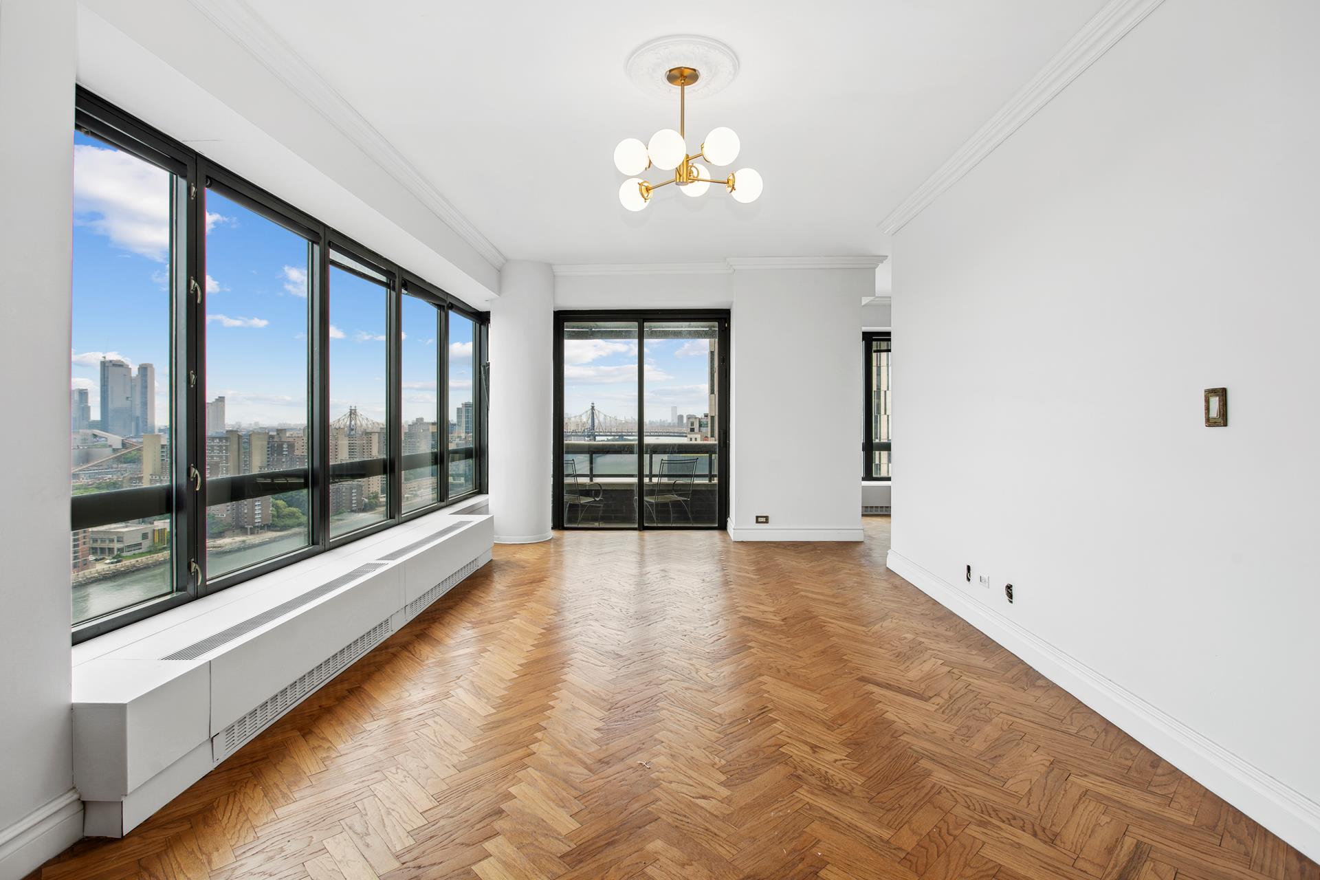 530 East 76th Street 23H, Lenox Hill, Upper East Side, NYC - 2 Bedrooms  
2.5 Bathrooms  
5 Rooms - 