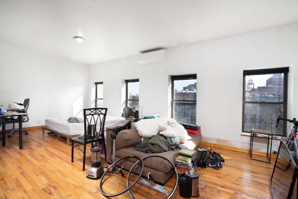 330 East 117th Street 3R, East Harlem, Upper Manhattan, NYC - 1 Bedrooms  
1 Bathrooms  
2 Rooms - 