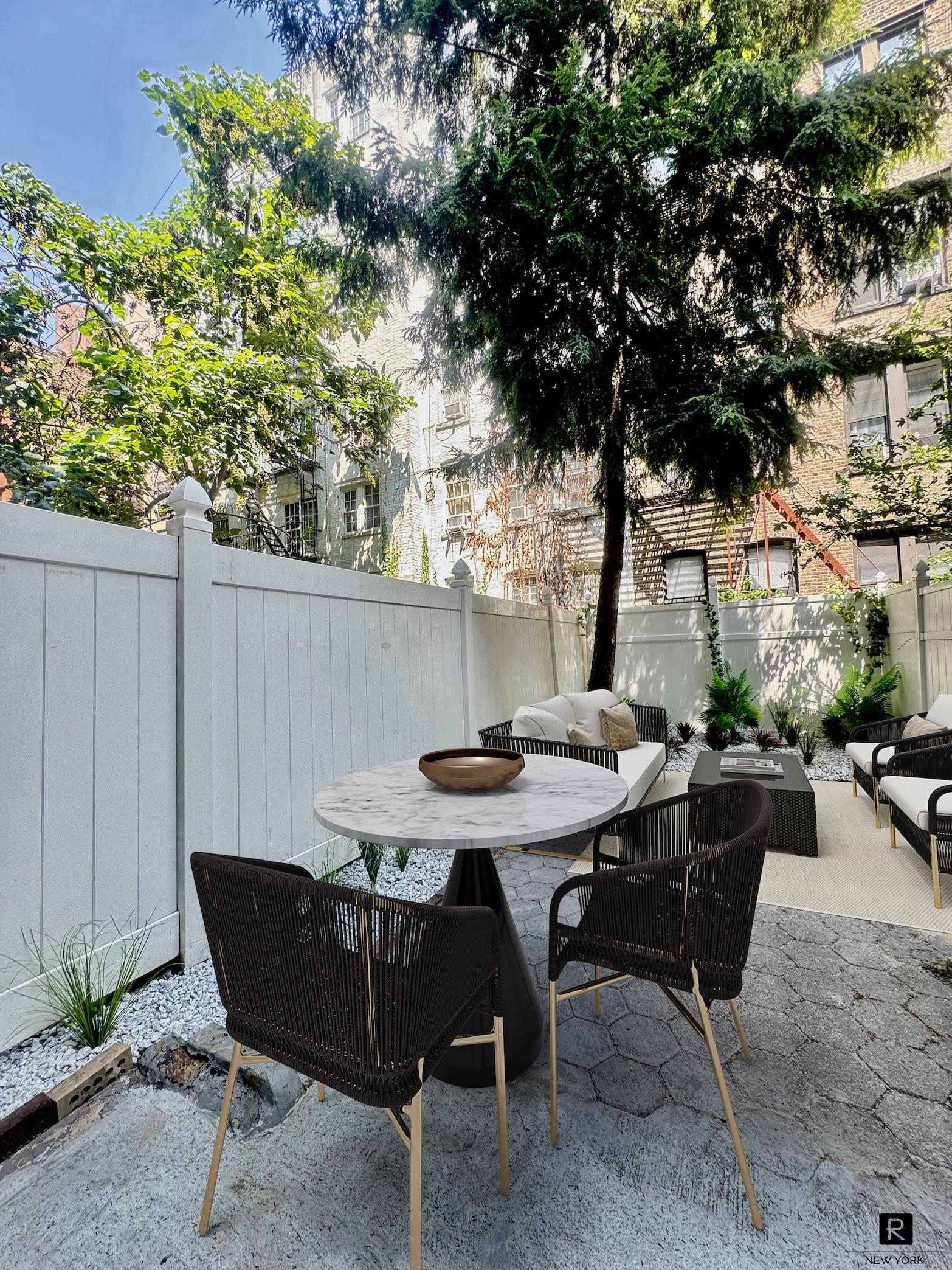 325 East 90th Street 1-W, Upper East Side, Upper East Side, NYC - 4 Bedrooms  
2 Bathrooms  
8 Rooms - 