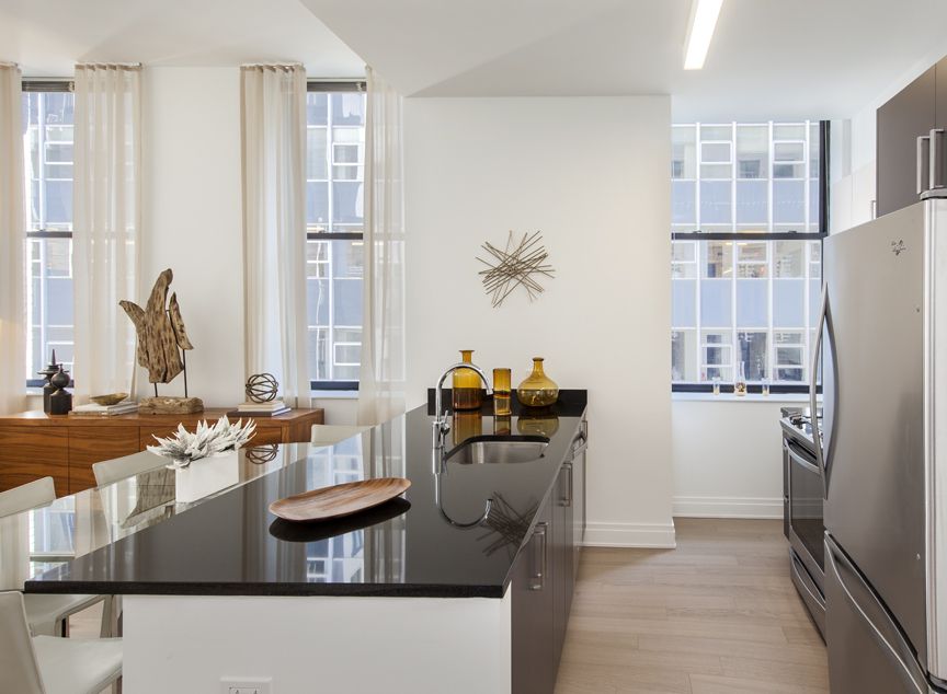 70 Pine Street 1120, Financial District, Downtown, NYC - 2 Bedrooms  
2 Bathrooms  
4 Rooms - 