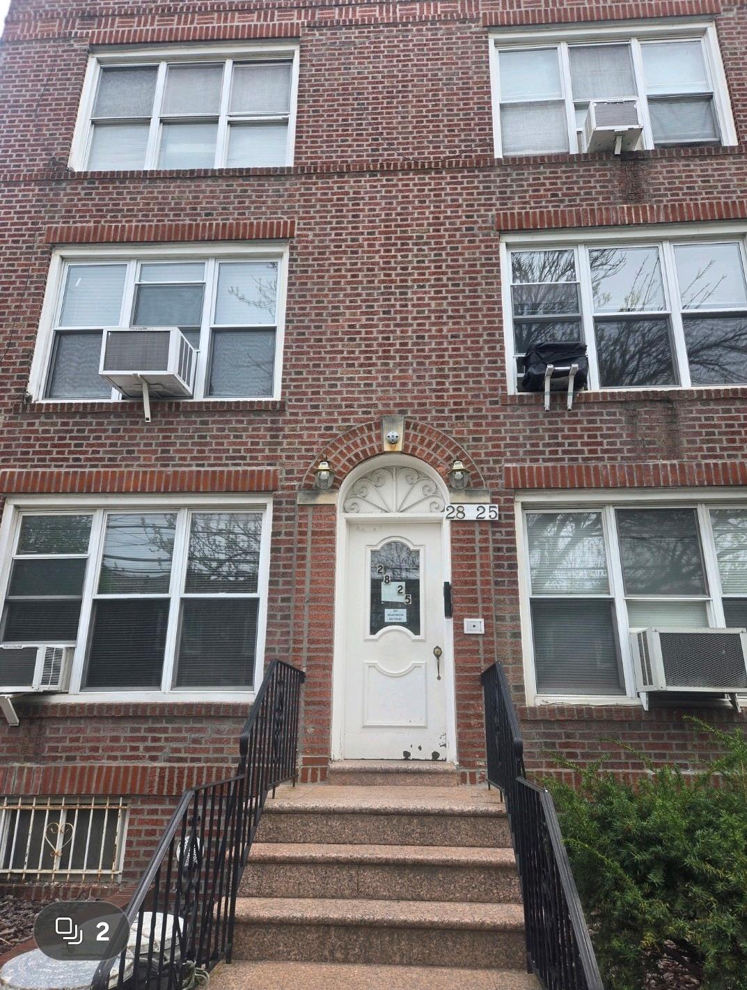 28 -25 46th Street, Astoria, Queens, New York - 12 Bedrooms  
6 Bathrooms  
24 Rooms - 