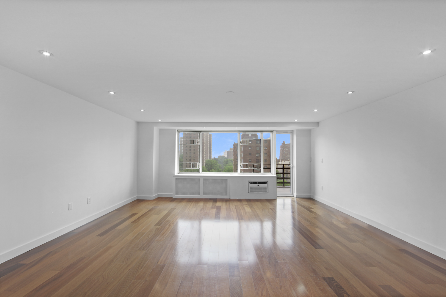 392 Central Park 10Hj, Upper West Side, Upper West Side, NYC - 3 Bedrooms  
2.5 Bathrooms  
5 Rooms - 