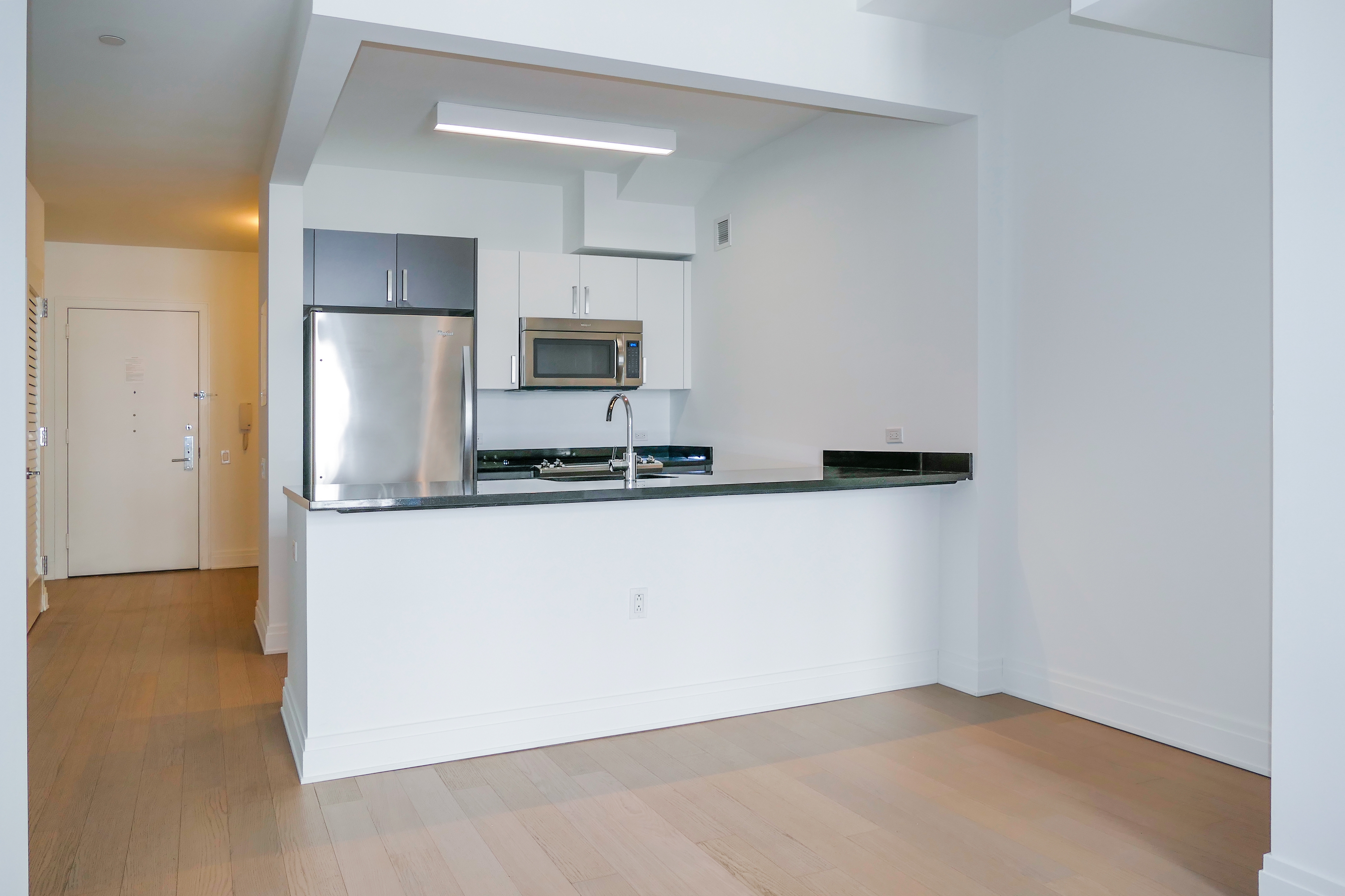 Photo 1 of 70 Pine Street 2111, Financial District, NYC, $7,850, Web #: 1077550046