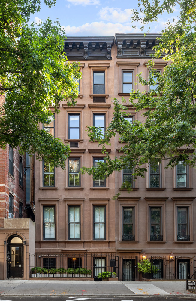 134 East 62nd Street, Lenox Hill, Upper East Side, NYC - 6 Bedrooms  
6.5 Bathrooms  
12 Rooms - 