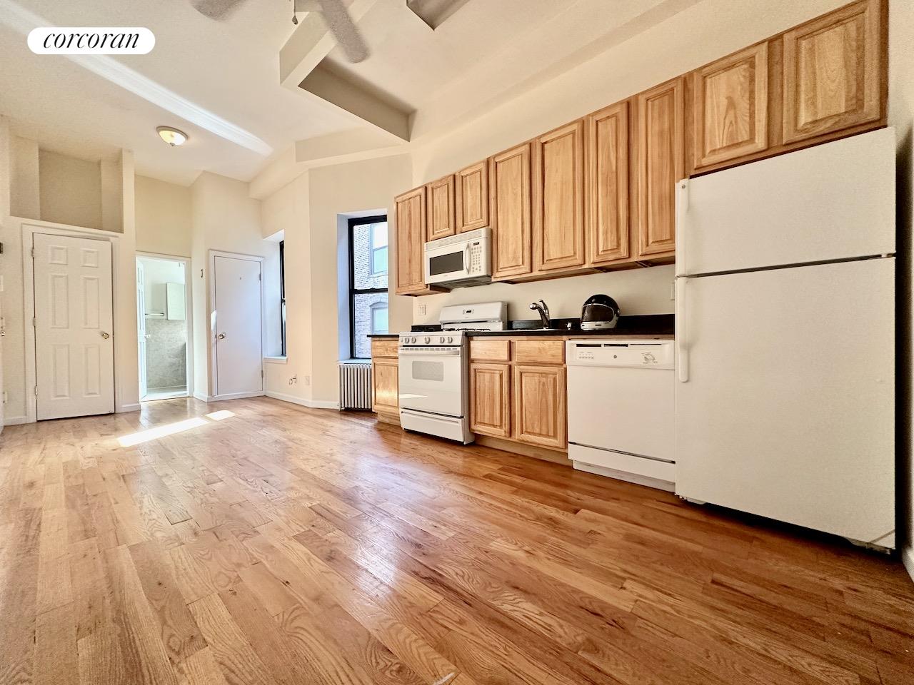 Photo 1 of 316 West 51st Street 5F, Midtown West, NYC, $3,700, Web #: 1077600221