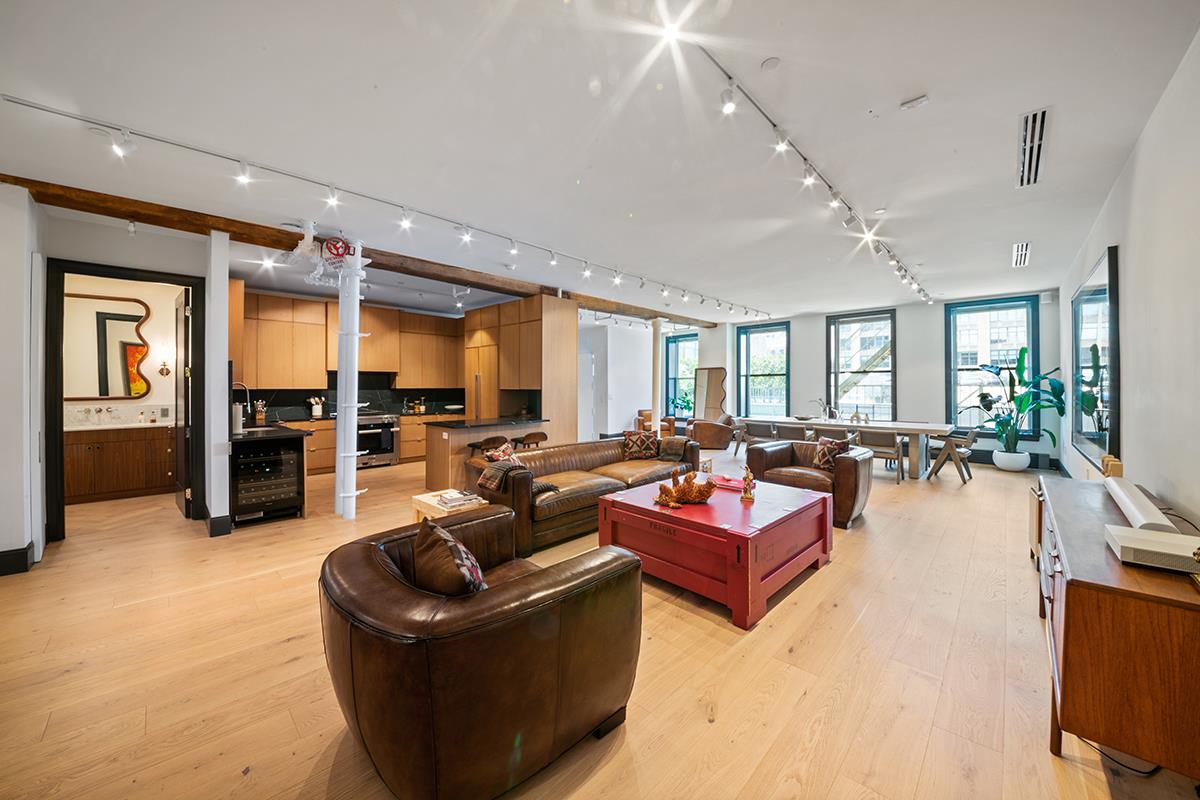 351 West Broadway 3, Soho, Downtown, NYC - 3 Bedrooms  
2.5 Bathrooms  
6 Rooms - 