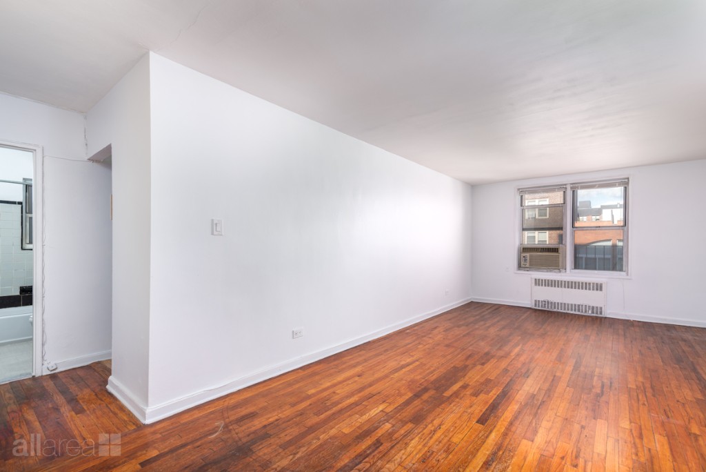 Photo 1 of 67-30 Clyde Street 3B, Forest Hills, New York, $2,600, Web #: 1077648432