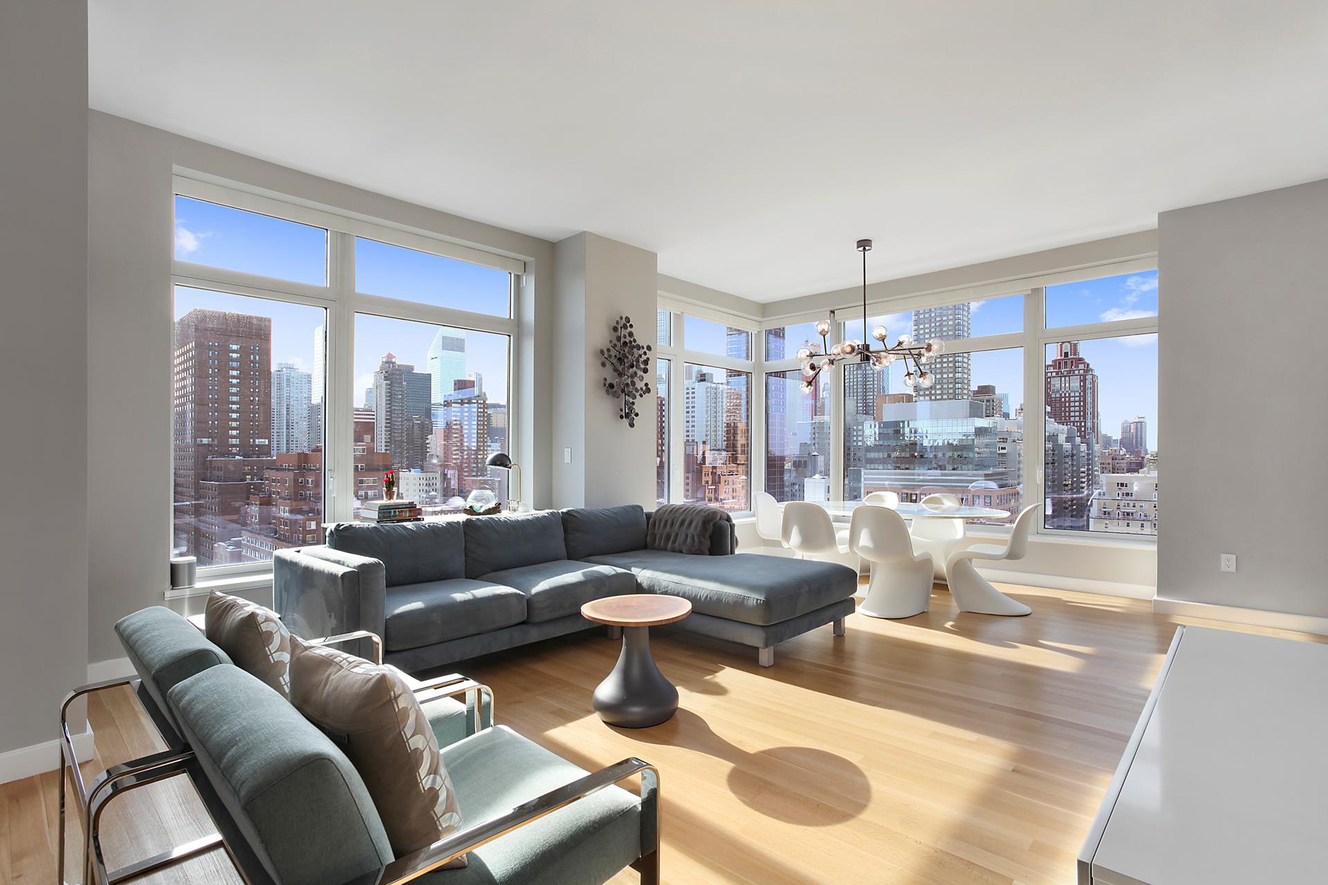 400 East 67th Street 19A, Lenox Hill, Upper East Side, NYC - 3 Bedrooms  
3.5 Bathrooms  
6 Rooms - 