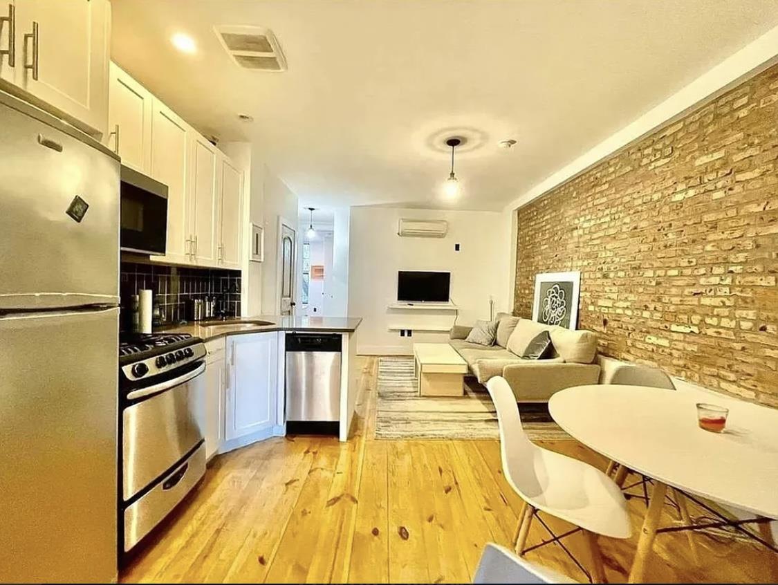 729 Meeker Avenue 3-R, Greenpoint, Brooklyn, New York - 4 Bedrooms  
2 Bathrooms  
7 Rooms - 