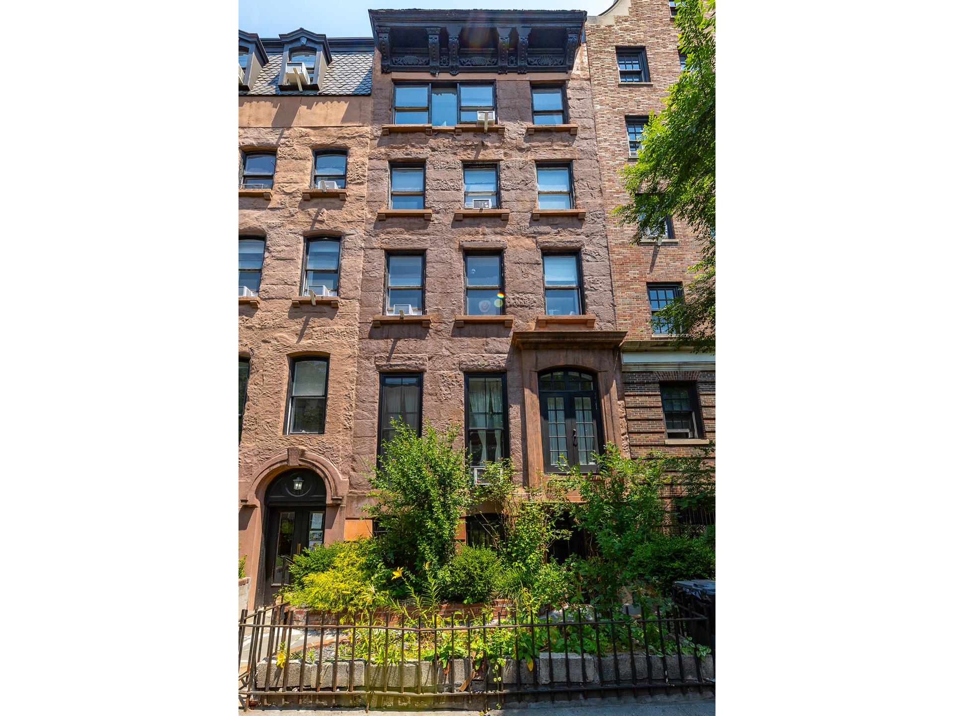 447 West 22nd Street, Chelsea, Downtown, NYC - 11 Bedrooms  
6 Bathrooms  
20 Rooms - 