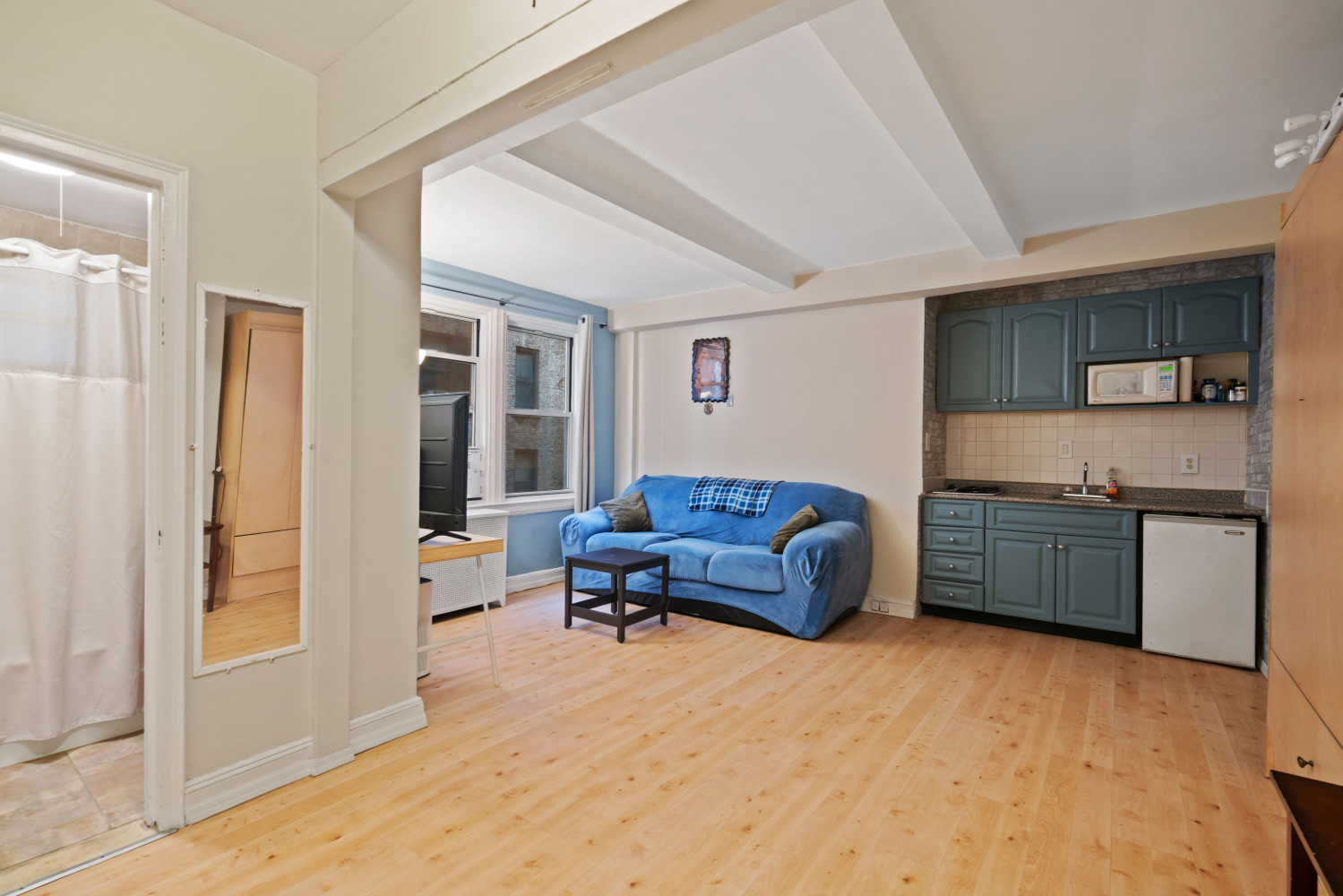 Photo 1 of 155 East 49th Street 5C, Midtown East, NYC, $250,000, Web #: 1077951397