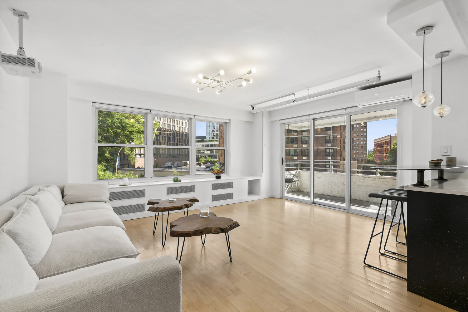 417 Grand Street D207, Lower East Side, Downtown, NYC - 2 Bedrooms  
1 Bathrooms  
5 Rooms - 