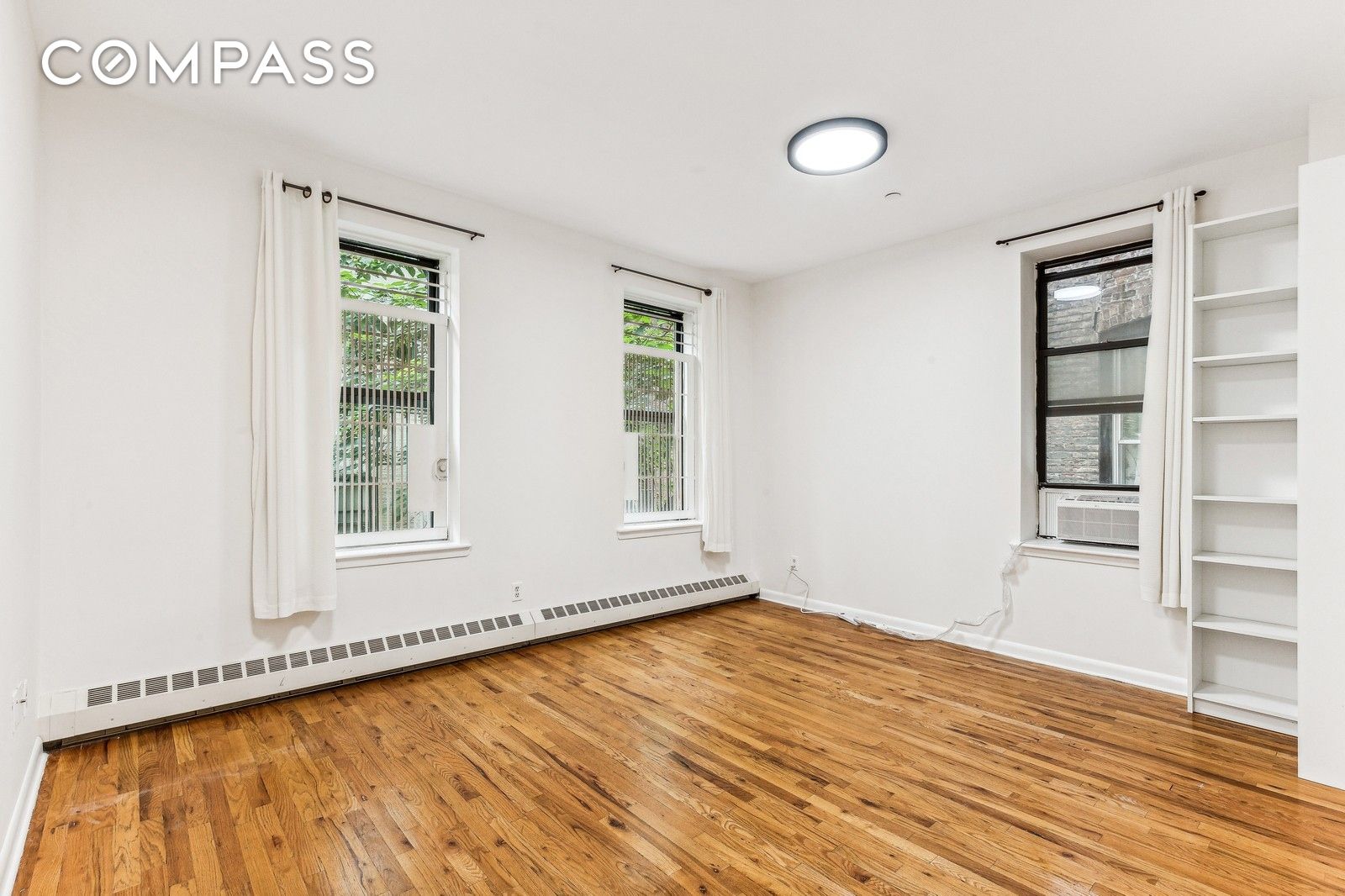 307 West 111th Street 2R, Harlem, Upper Manhattan, NYC - 2 Bedrooms  
1 Bathrooms  
3 Rooms - 