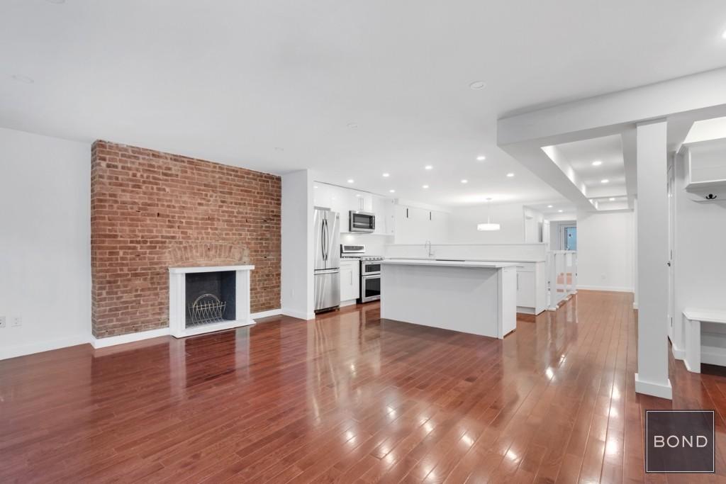 210 West 138th Street G, Central Harlem, Upper Manhattan, NYC - 3 Bedrooms  
1.5 Bathrooms  
5 Rooms - 