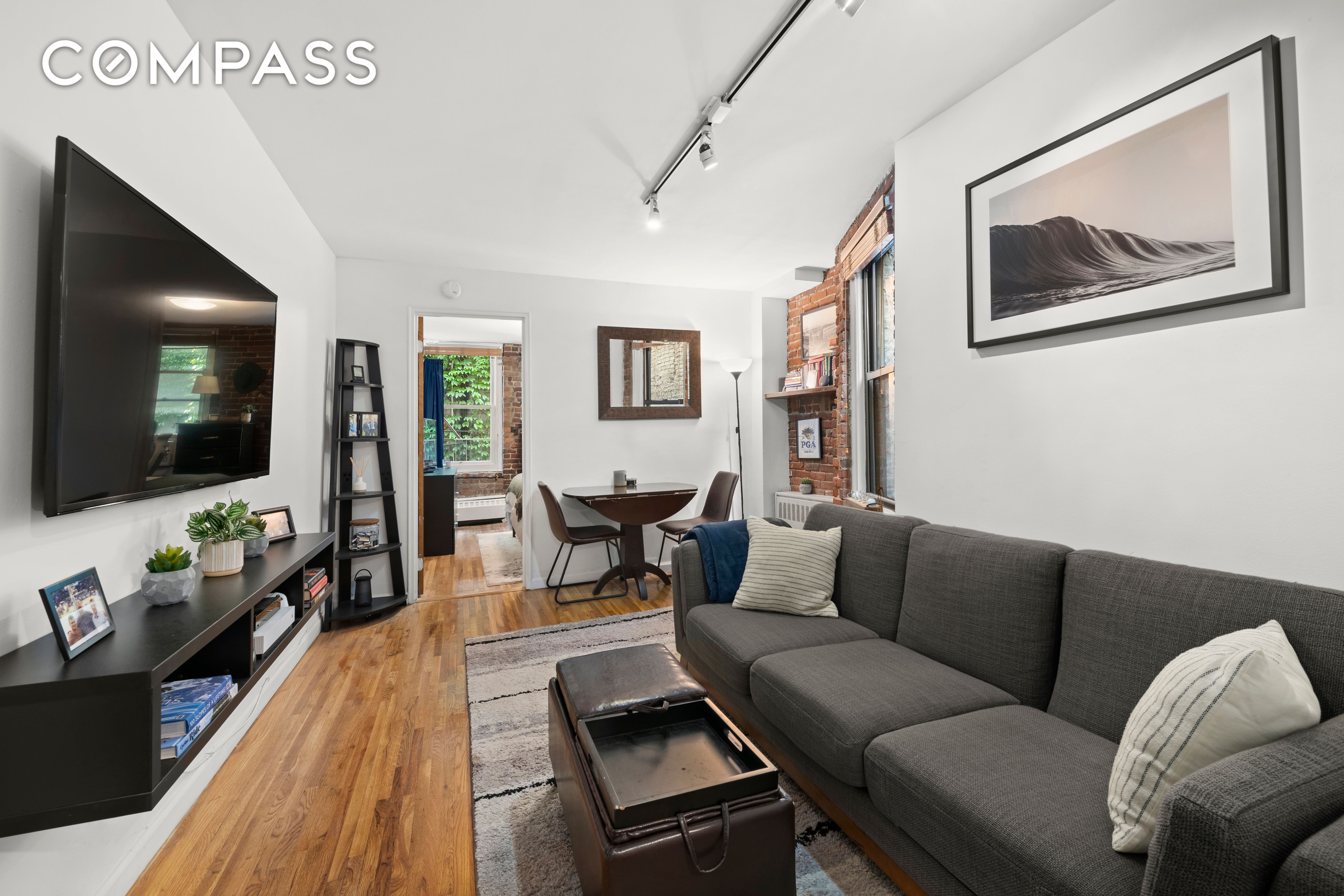 15 Jones Street 4D, West Village, Downtown, NYC - 1 Bedrooms  
1 Bathrooms  
4 Rooms - 