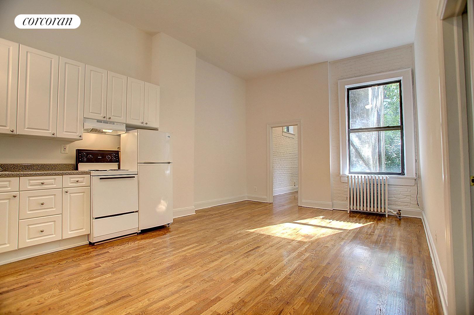 304 West 30th Street 7, Chelsea, Downtown, NYC - 2 Bedrooms  
1 Bathrooms  
4 Rooms - 