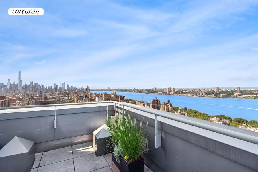 2628 Broadway 34A, Upper West Side, Upper West Side, NYC - 3 Bedrooms  
2.5 Bathrooms  
6 Rooms - 