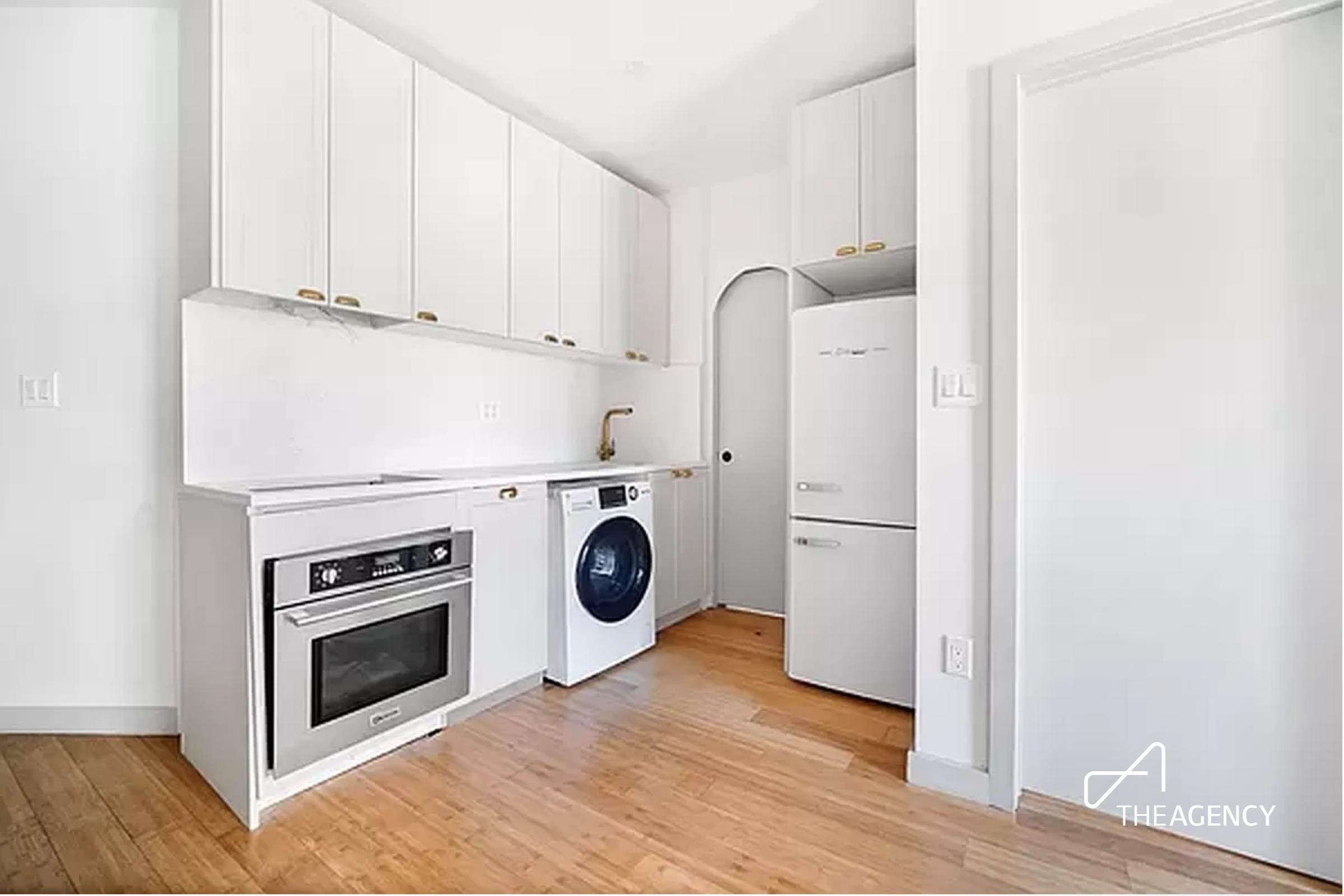 155 South 2nd Street 4, Williamsburg, Brooklyn, New York - 2 Bedrooms  
1 Bathrooms  
4 Rooms - 