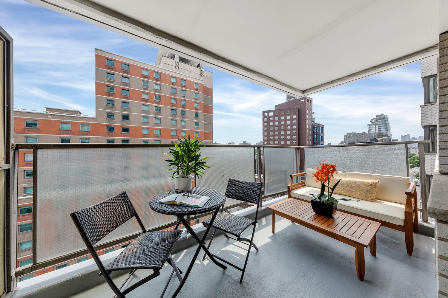 115 East 9th Street 10E, East Village, Downtown, NYC - 2 Bedrooms  
2 Bathrooms  
5 Rooms - 