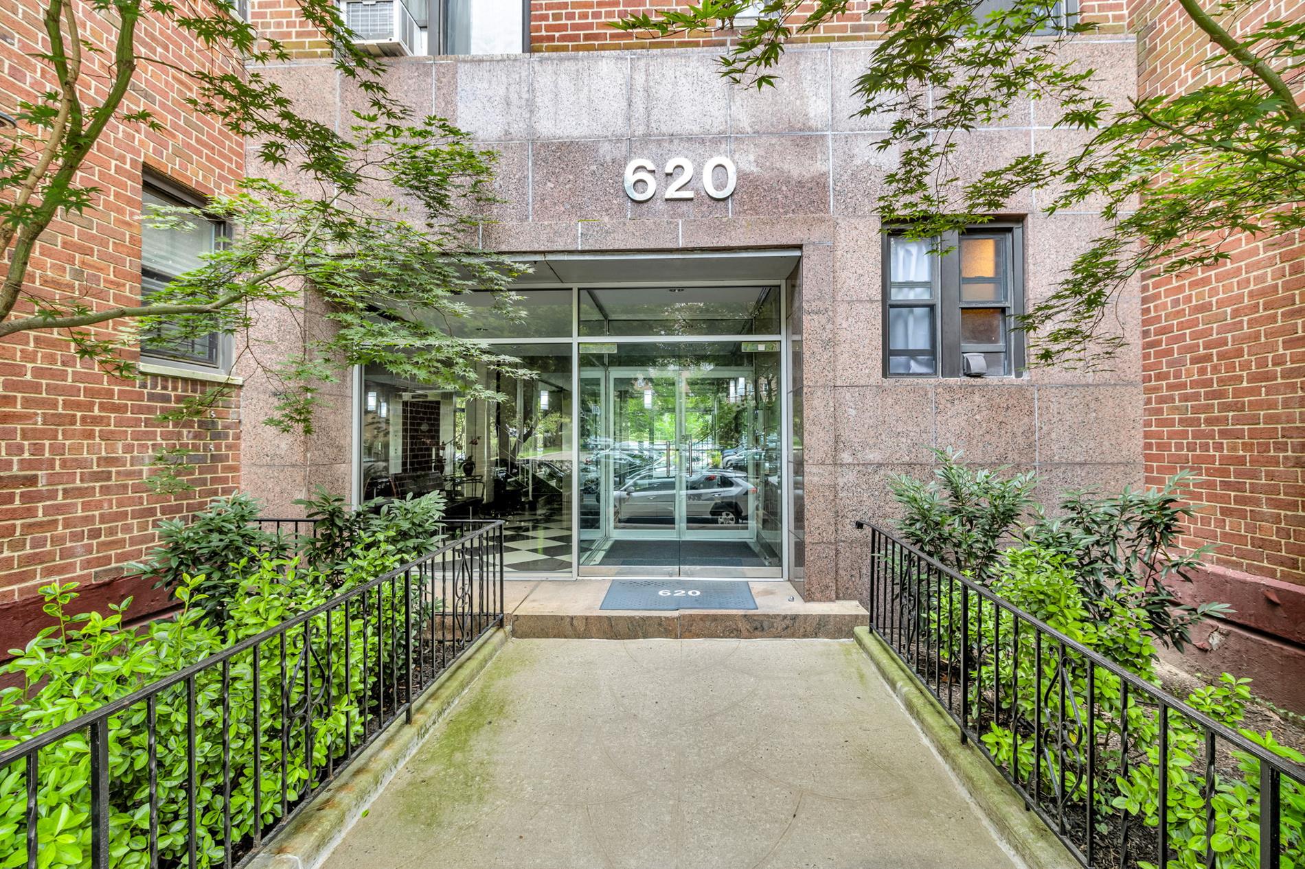 620 West 239th Street 5-D, Riverdale, Bronx, New York - 1 Bedrooms  
1 Bathrooms  
3 Rooms - 