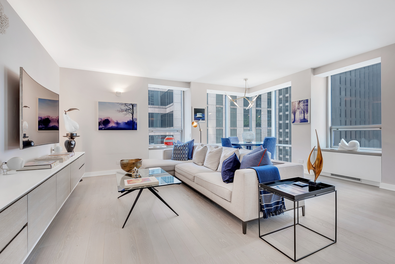 15 West 53rd Street 13J, Chelsea And Clinton, Downtown, NYC - 1 Bedrooms  
1.5 Bathrooms  
4 Rooms - 