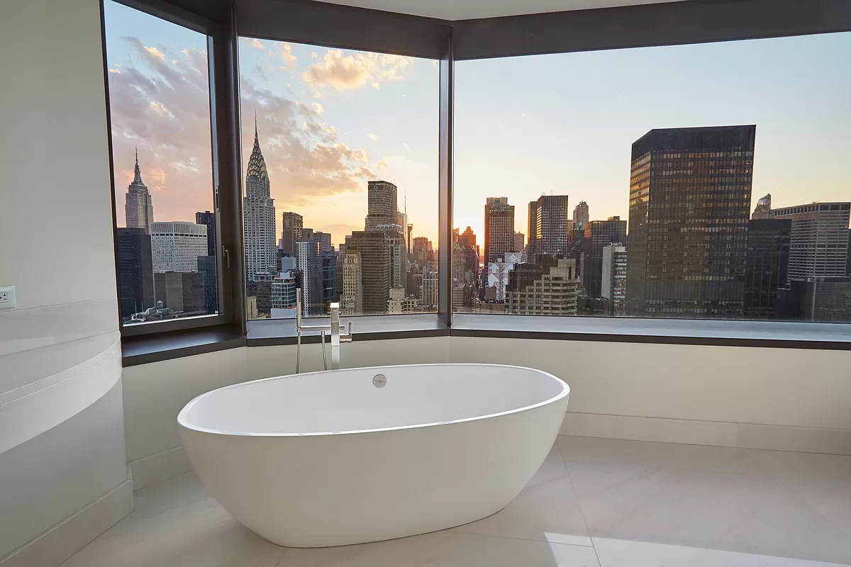 50 United Nations Plaza 41, Turtle Bay, Midtown East, NYC - 5 Bedrooms  
6.5 Bathrooms  
11 Rooms - 