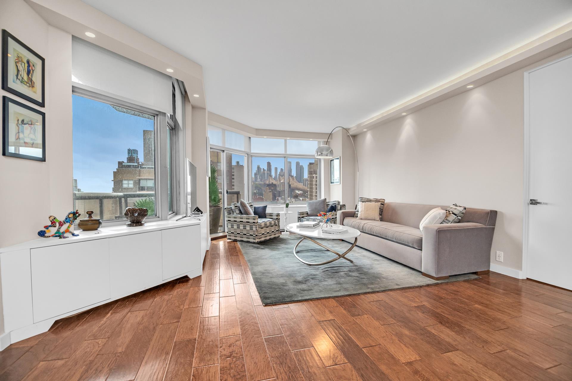 188 East 64th Street 2903, Lenox Hill, Upper East Side, NYC - 2 Bedrooms  
2.5 Bathrooms  
5 Rooms - 